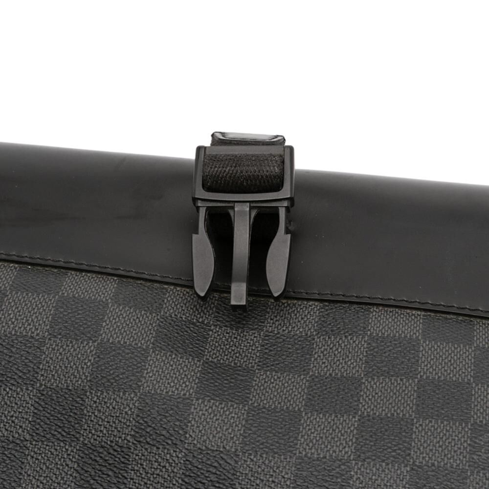 Louis Vuitton Messenger