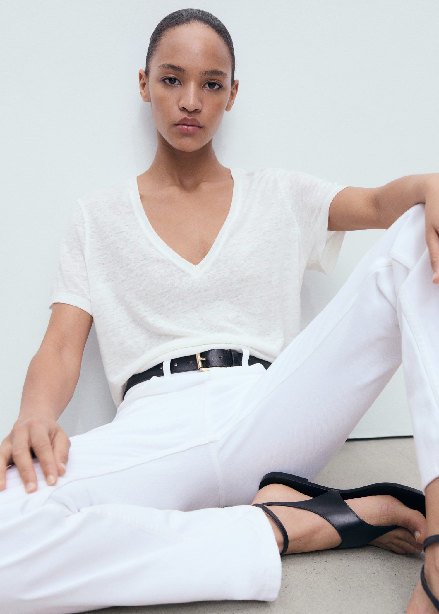 V-neck linen t-shirt