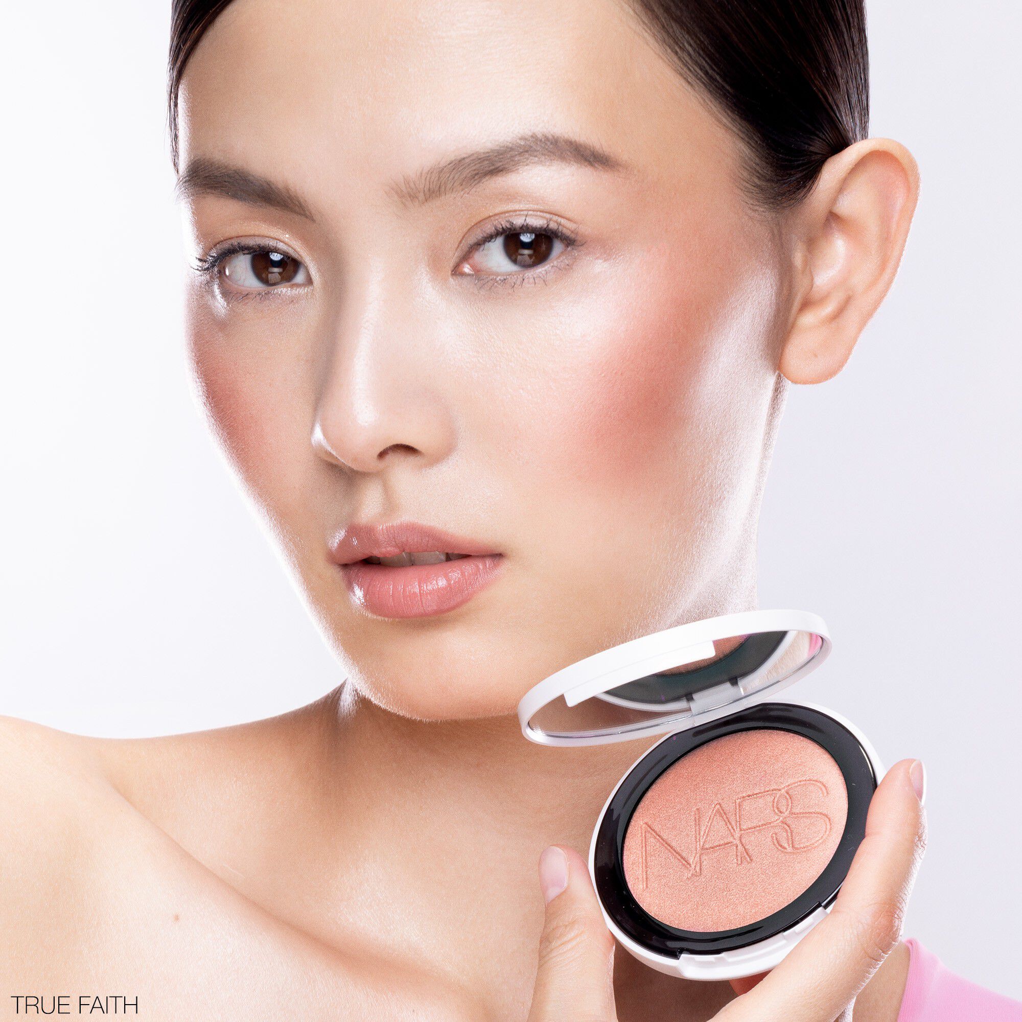 Light Reflecting Luminizing Blush - Perlemorsskinnende, lysgivende blu