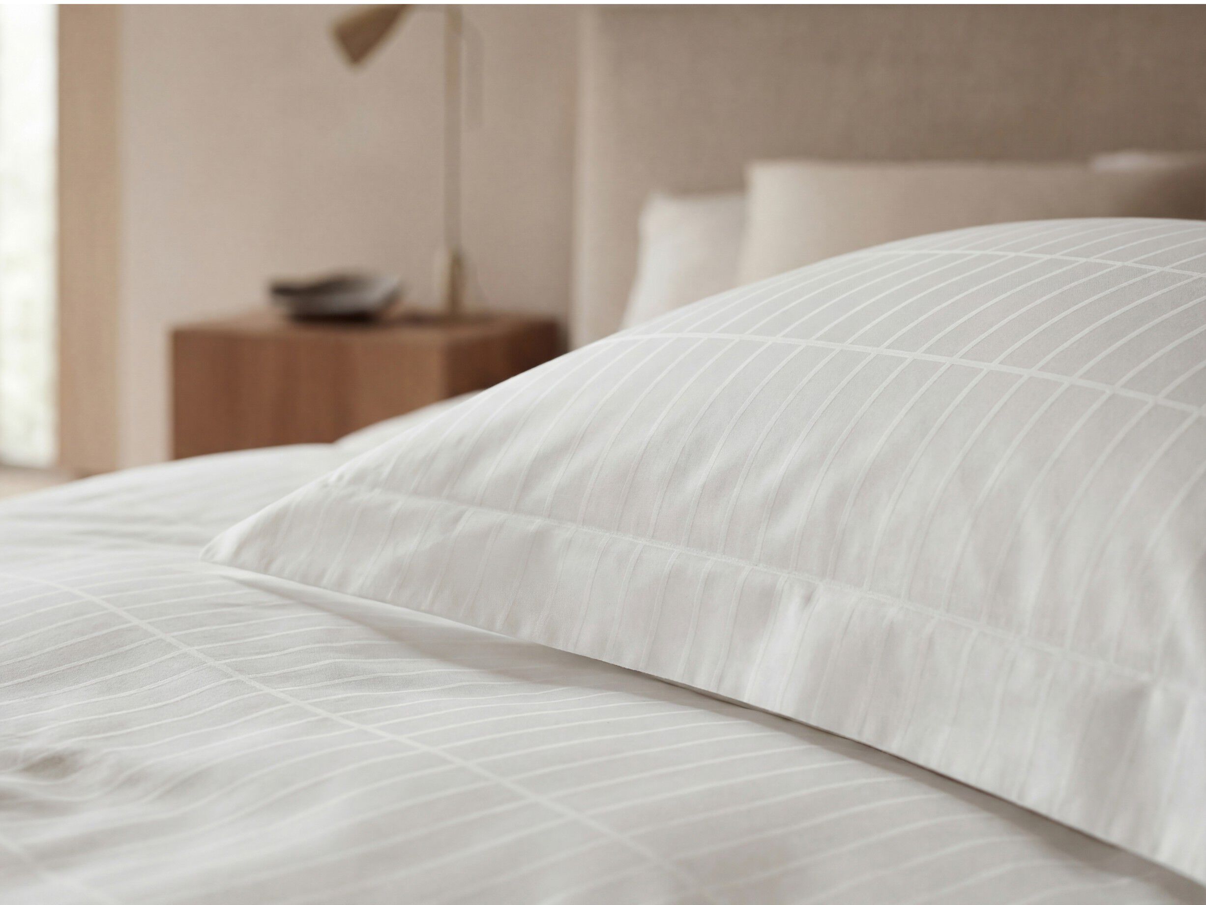 Senget&oslash;j 140x200 Essence  Suite One Optisk hvid