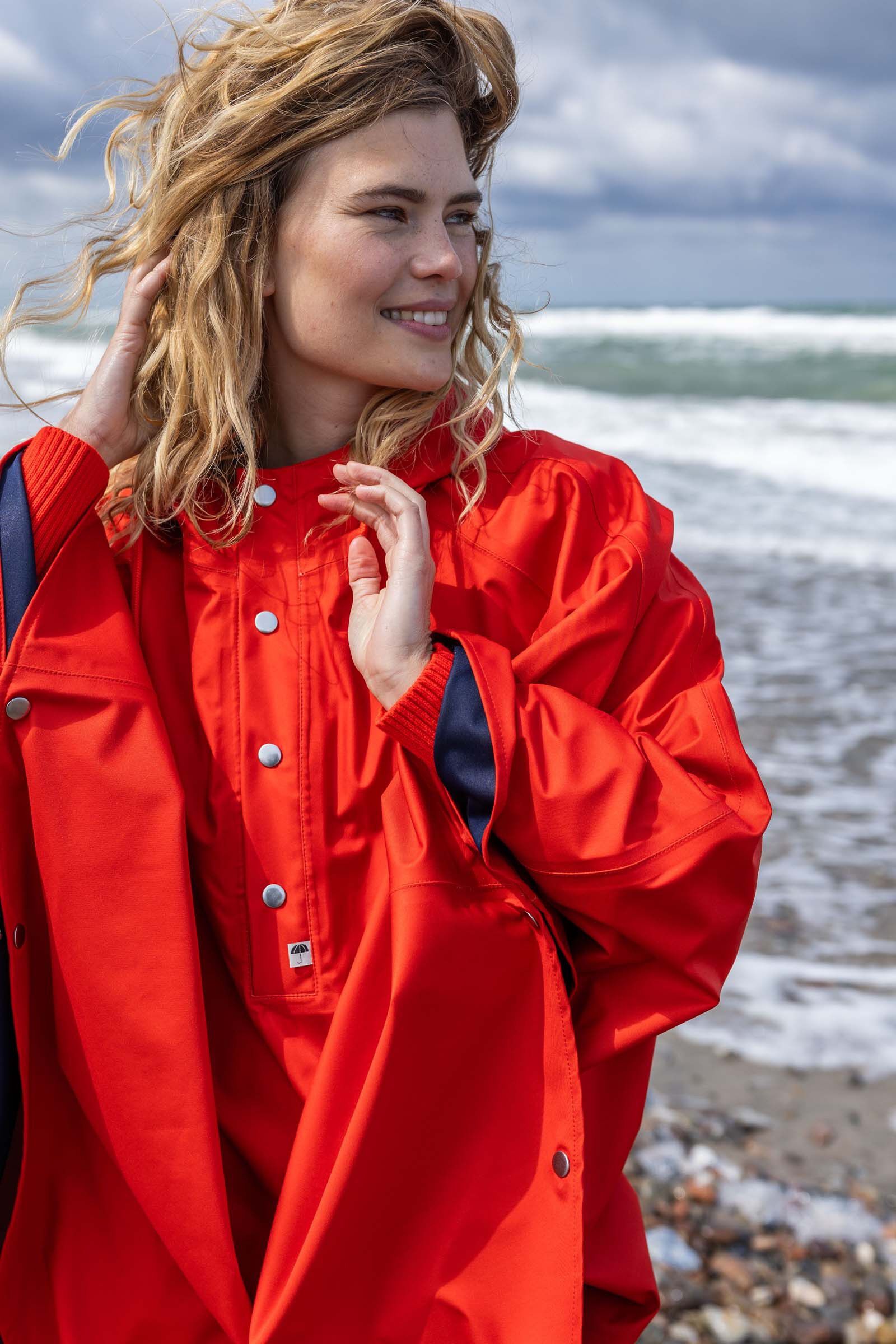 Danerain Poncho Bright Red