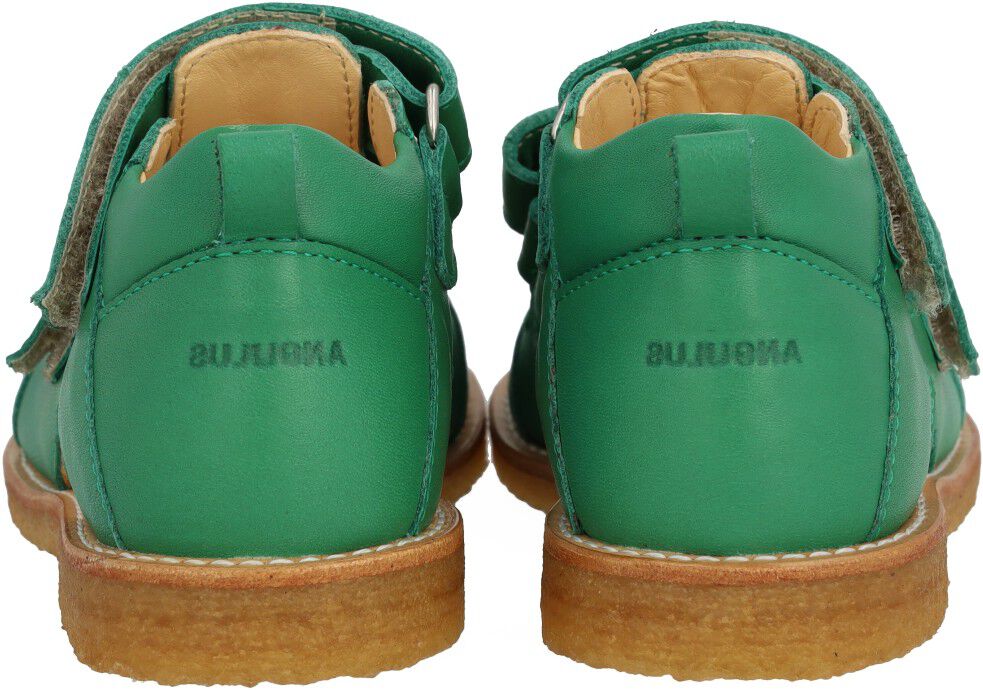 Sandal med velcro lukning