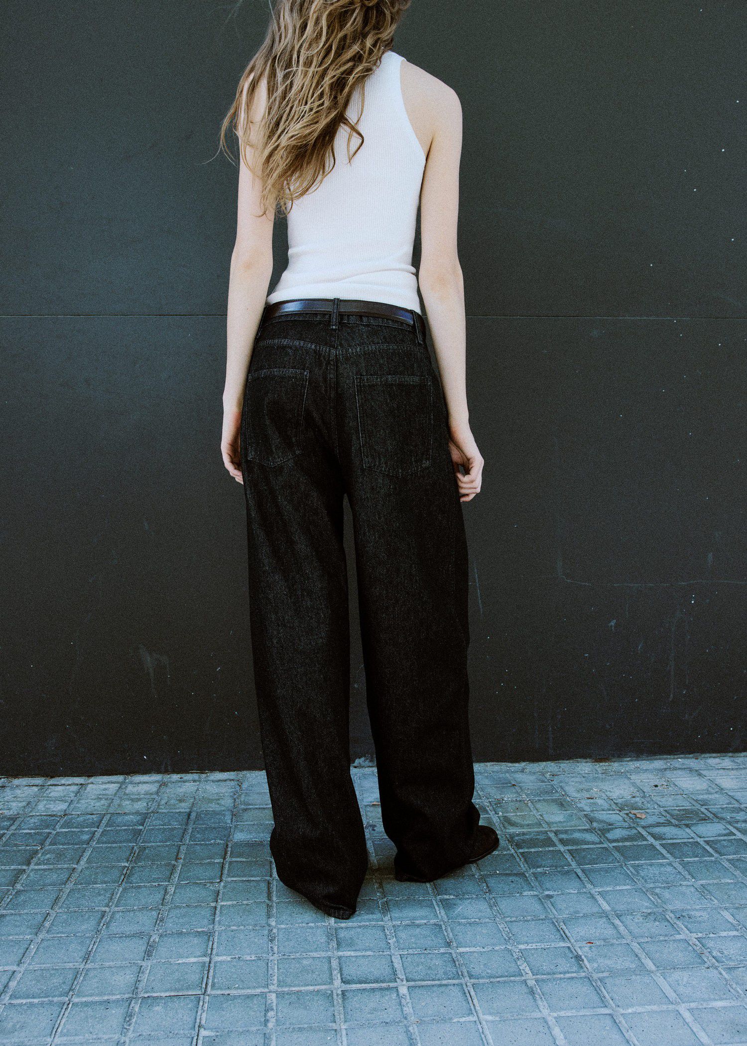 Low-rise barrel jeans