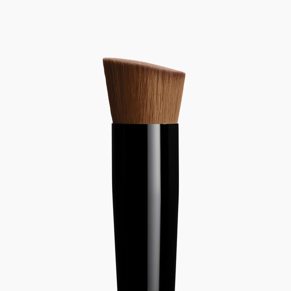 Fluid And Powder Foundation Brush