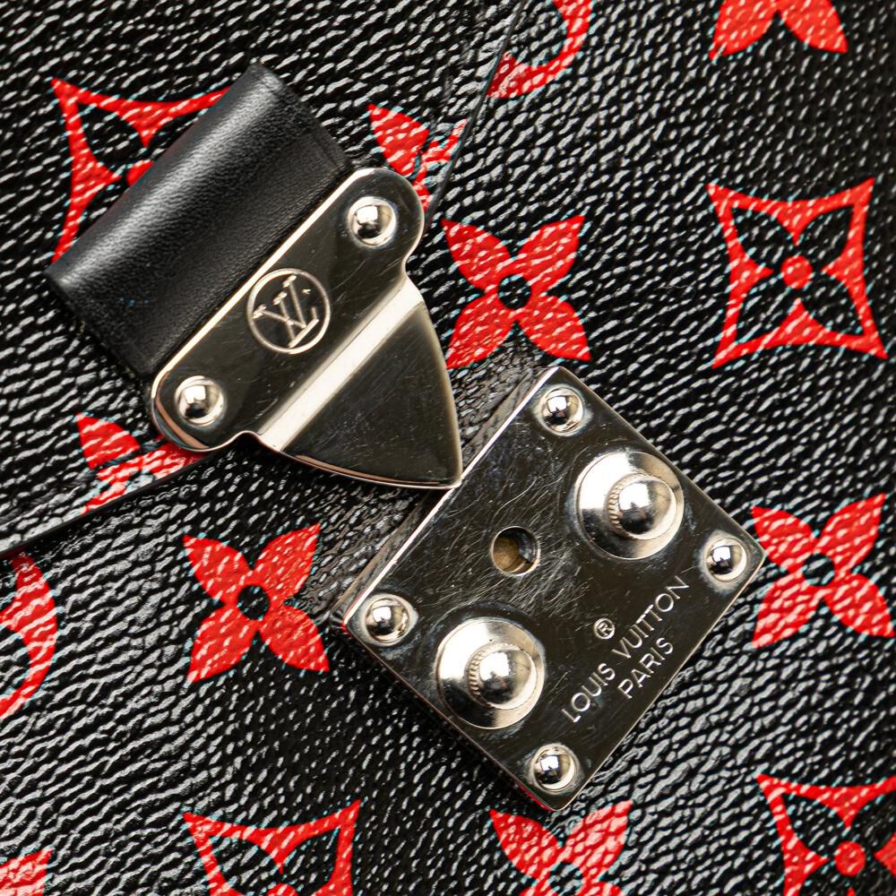 Louis Vuitton Shoulder Bags