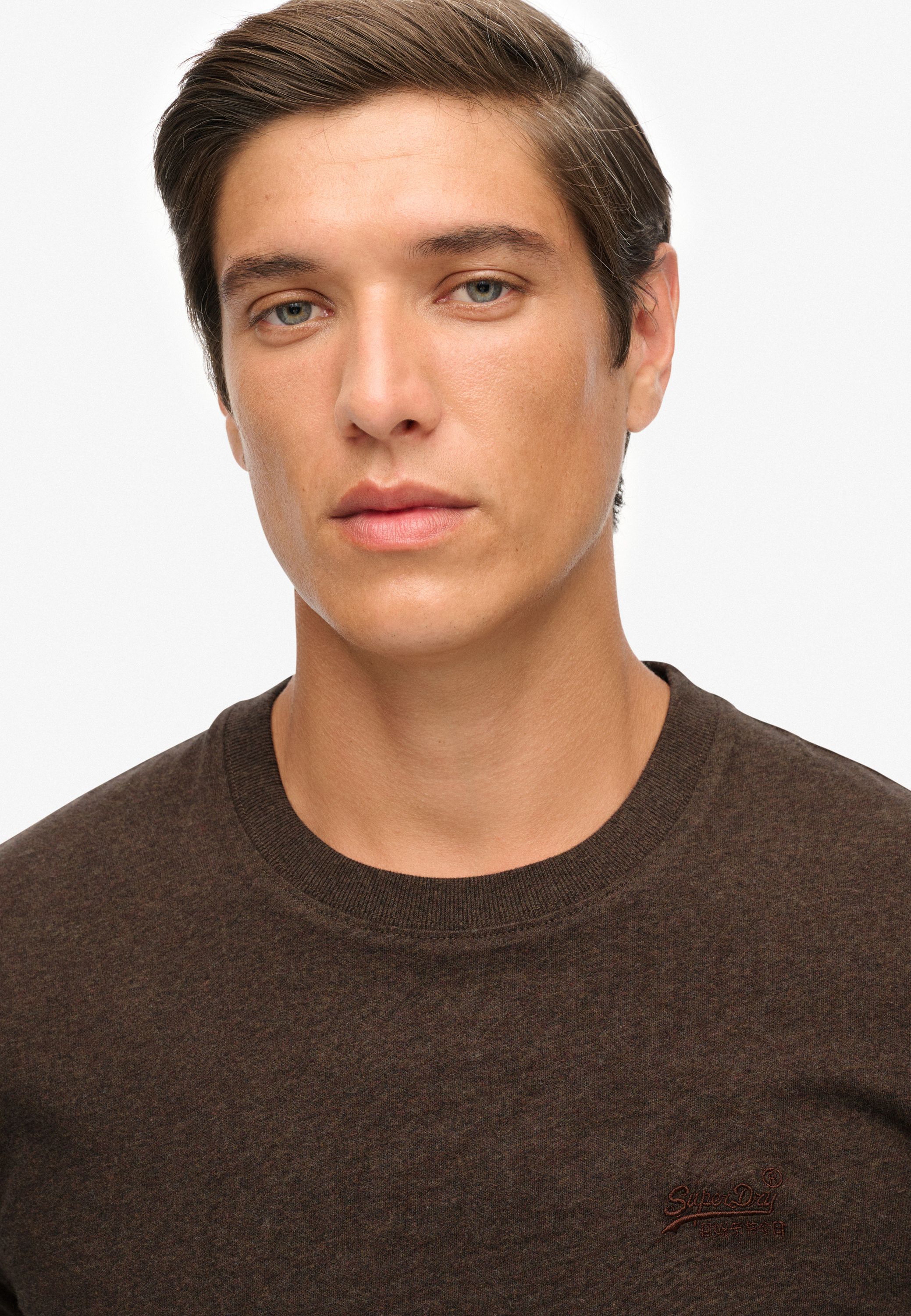 ESSENTIAL LOGO EMB TEE