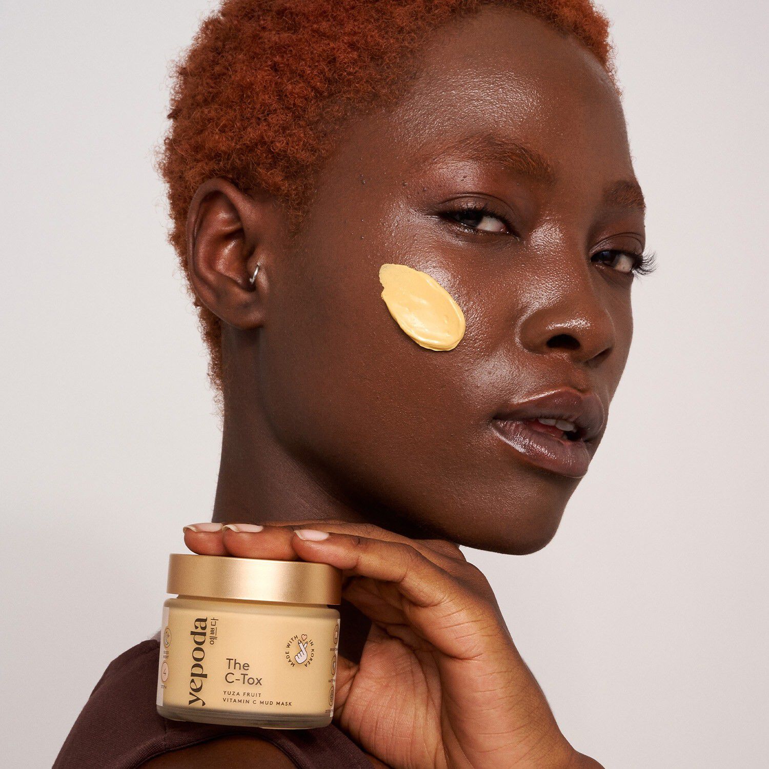 The C-Tox Lermaske med C-vitamin og gurkemeje