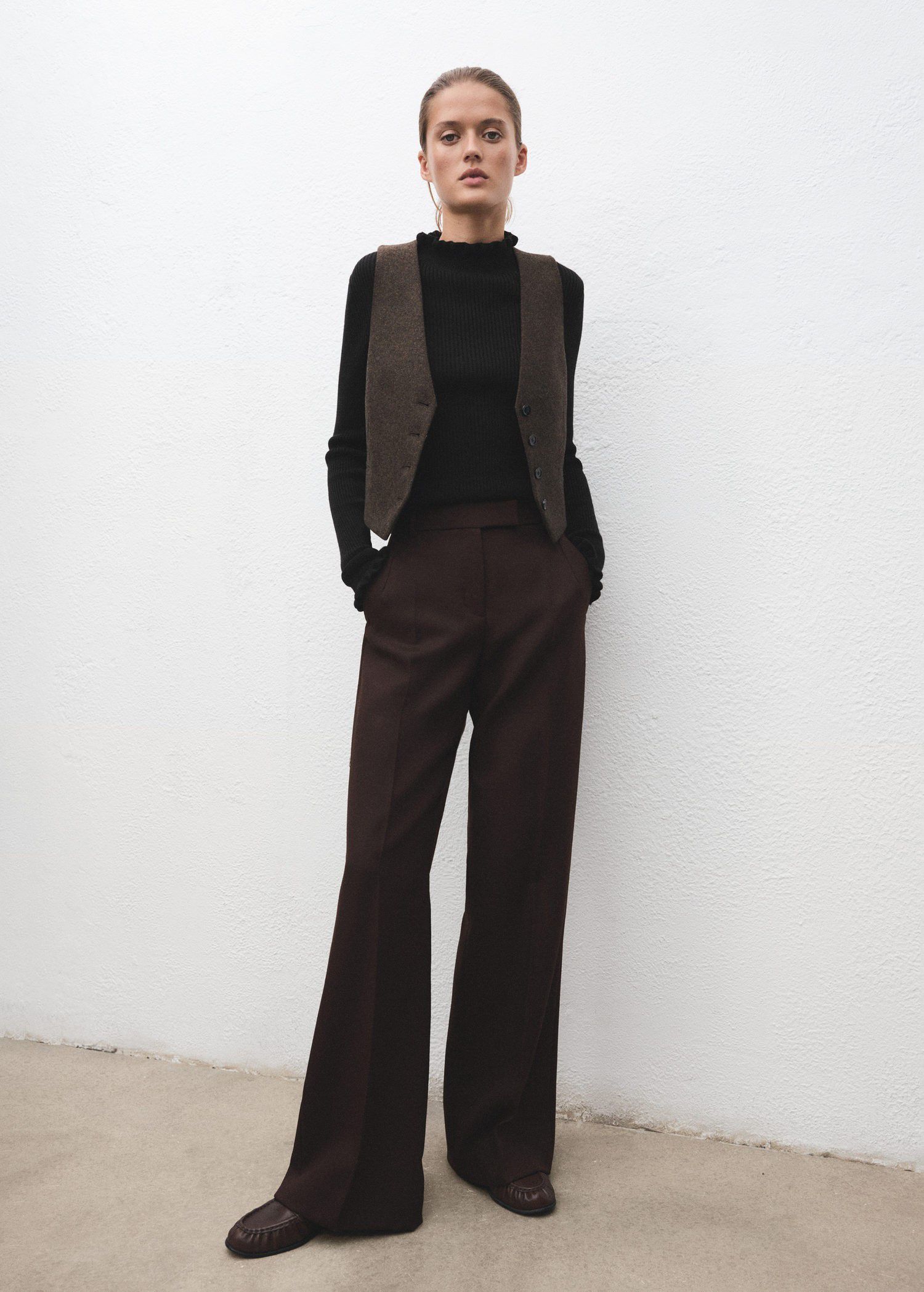 Scalloped edges sweater