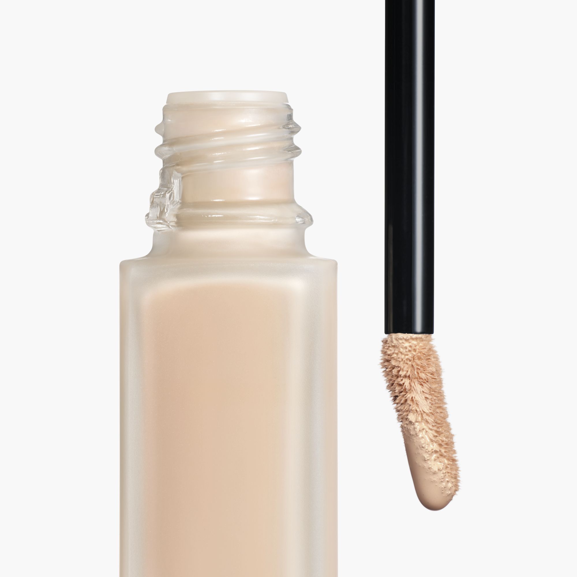 ULTRAWEAR  ALL-DAY COMFORT  FLAWLESS FINISH CONCEALER