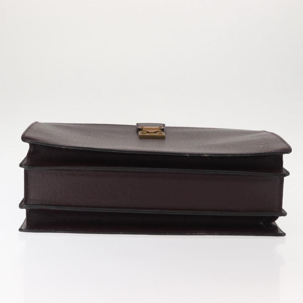 Louis Vuitton Taiga Kendall