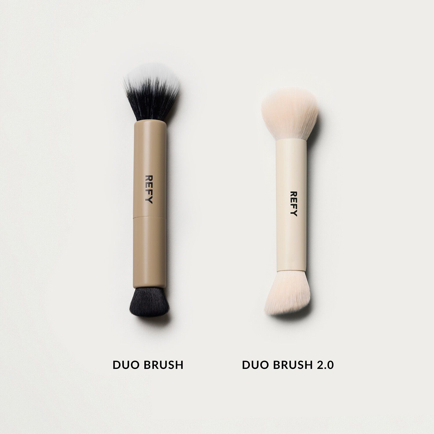 Duo Brush 2. 0 - Dobbeltendet b&oslash;rste til flydende bronzer og blush