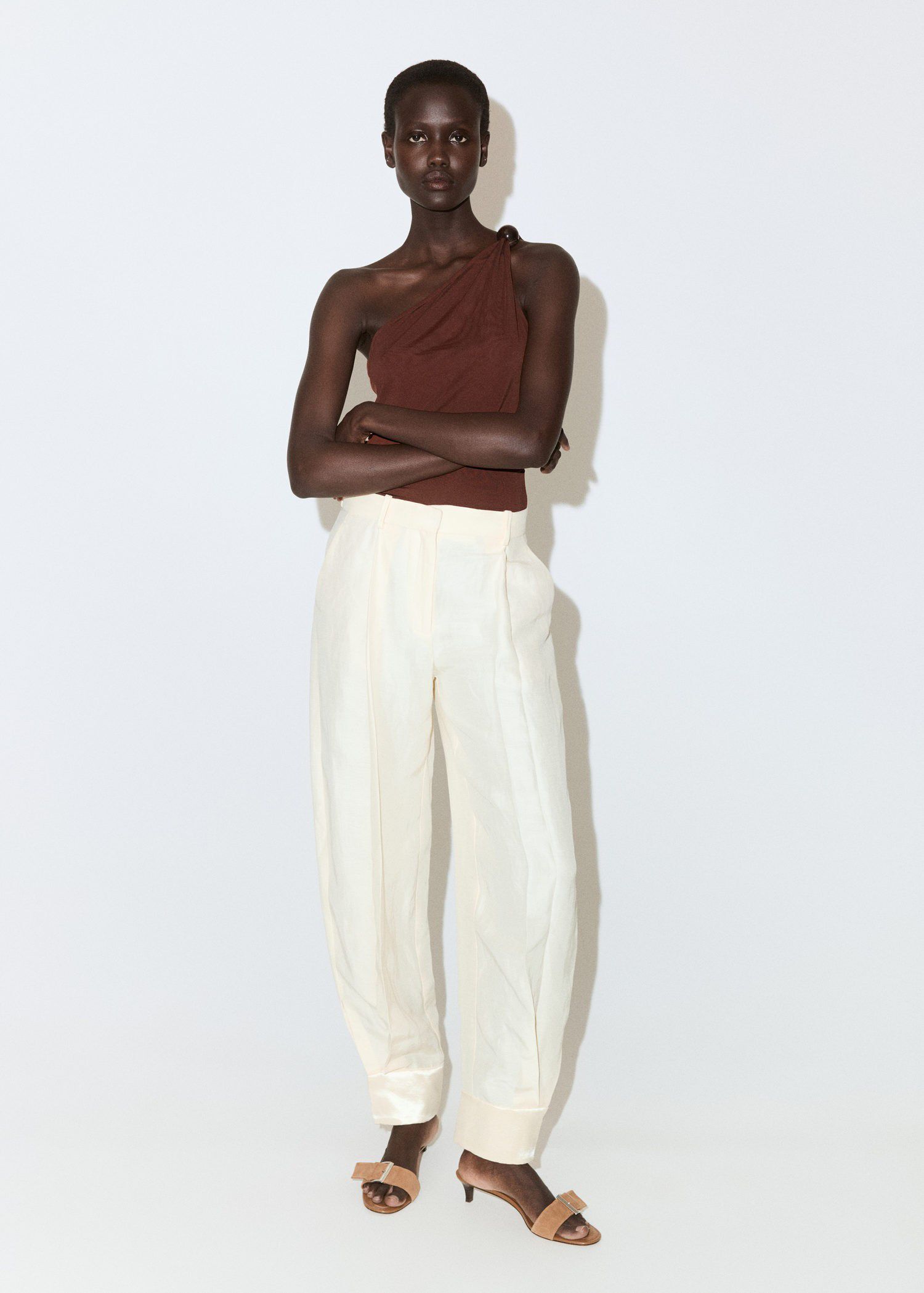 Asymmetric appliqu&eacute; top