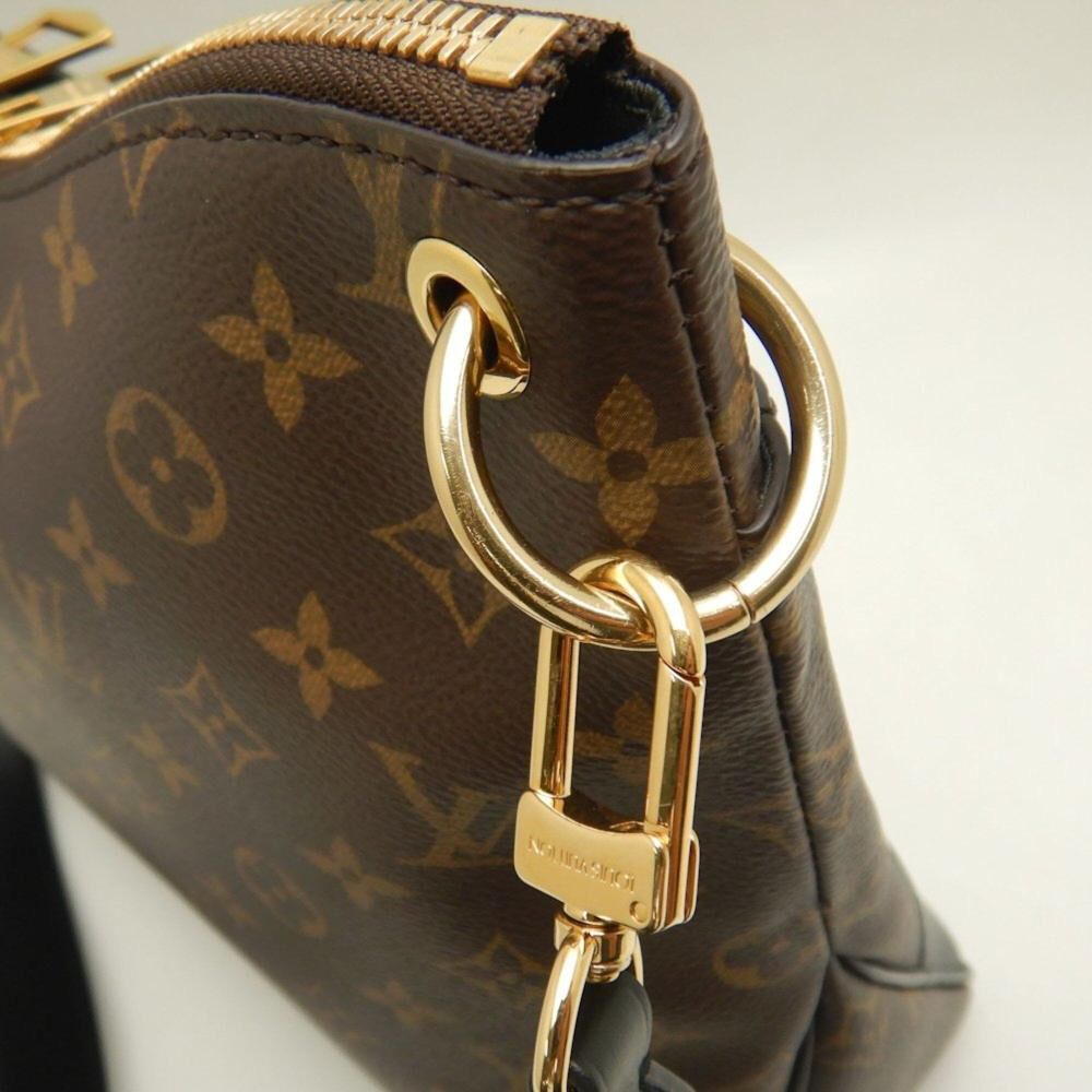 Louis Vuitton Shoulder Bags