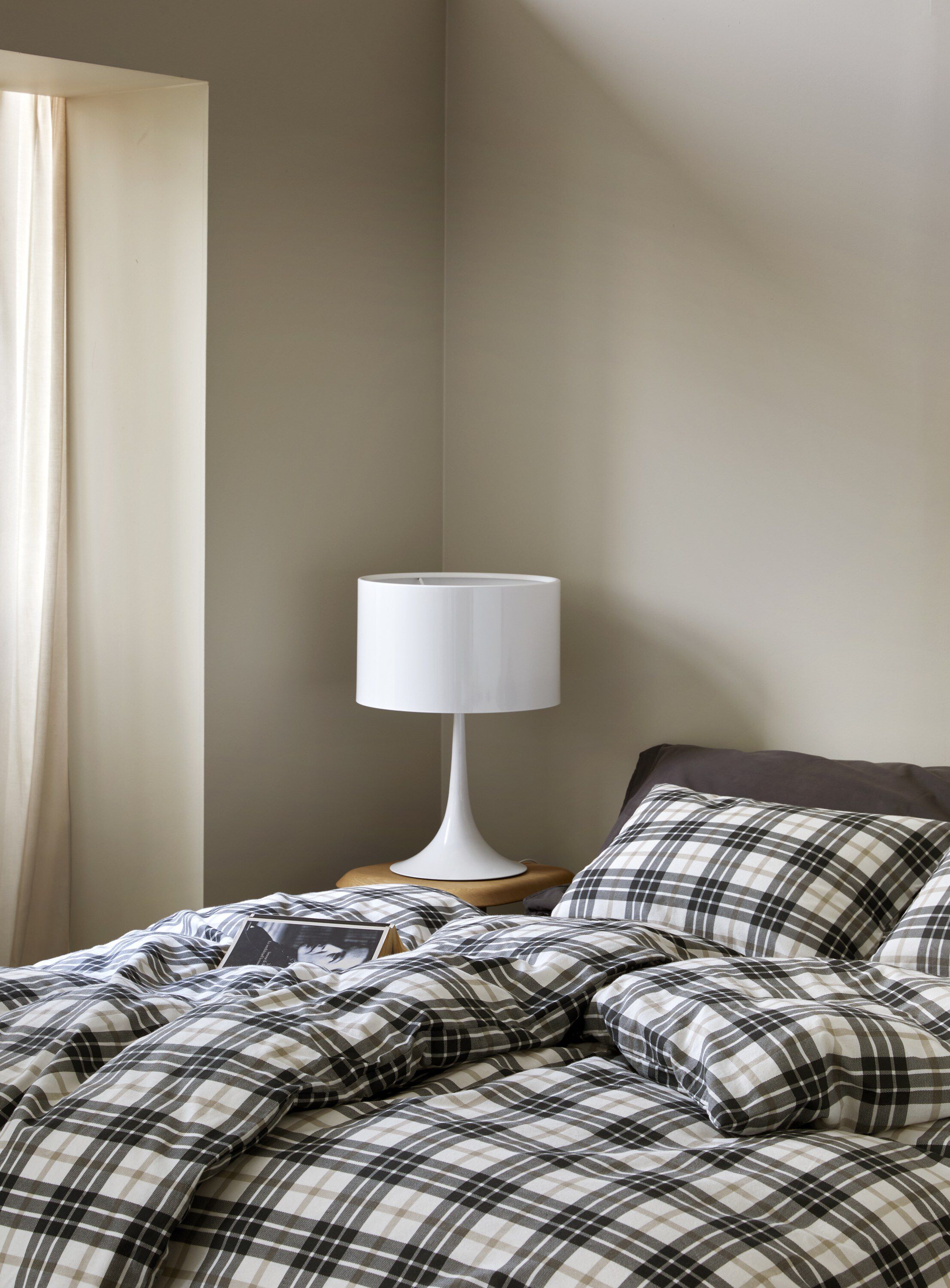 Lukas senges&aelig;t d&aelig;mpet sort