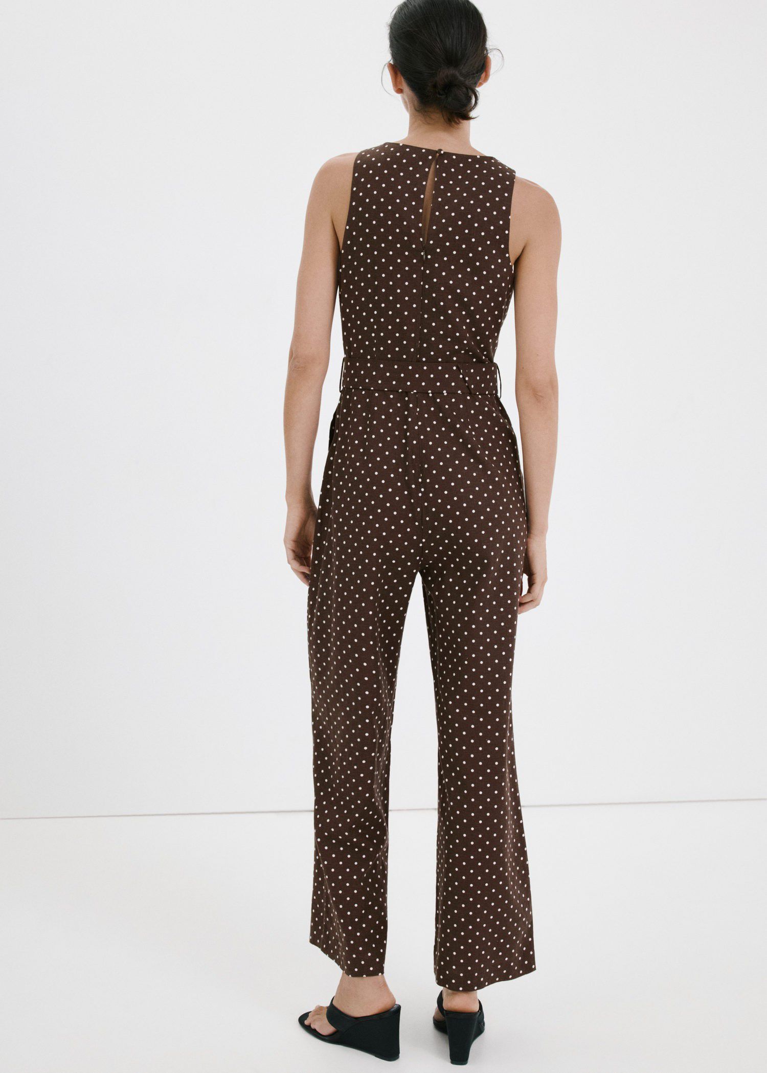 Linen jumpsuit with polka-dot belt
