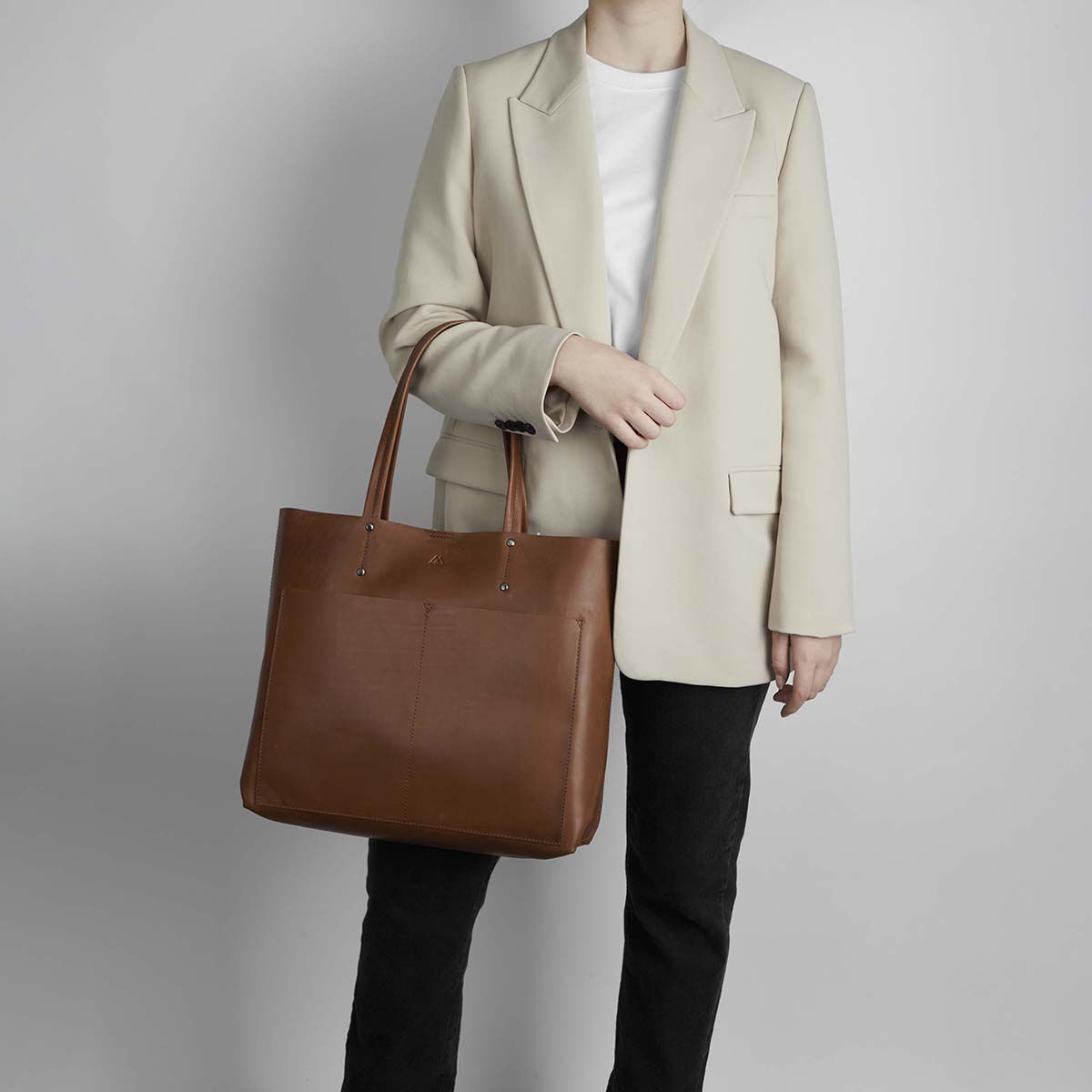 JaydaMBG Shopper, Antique