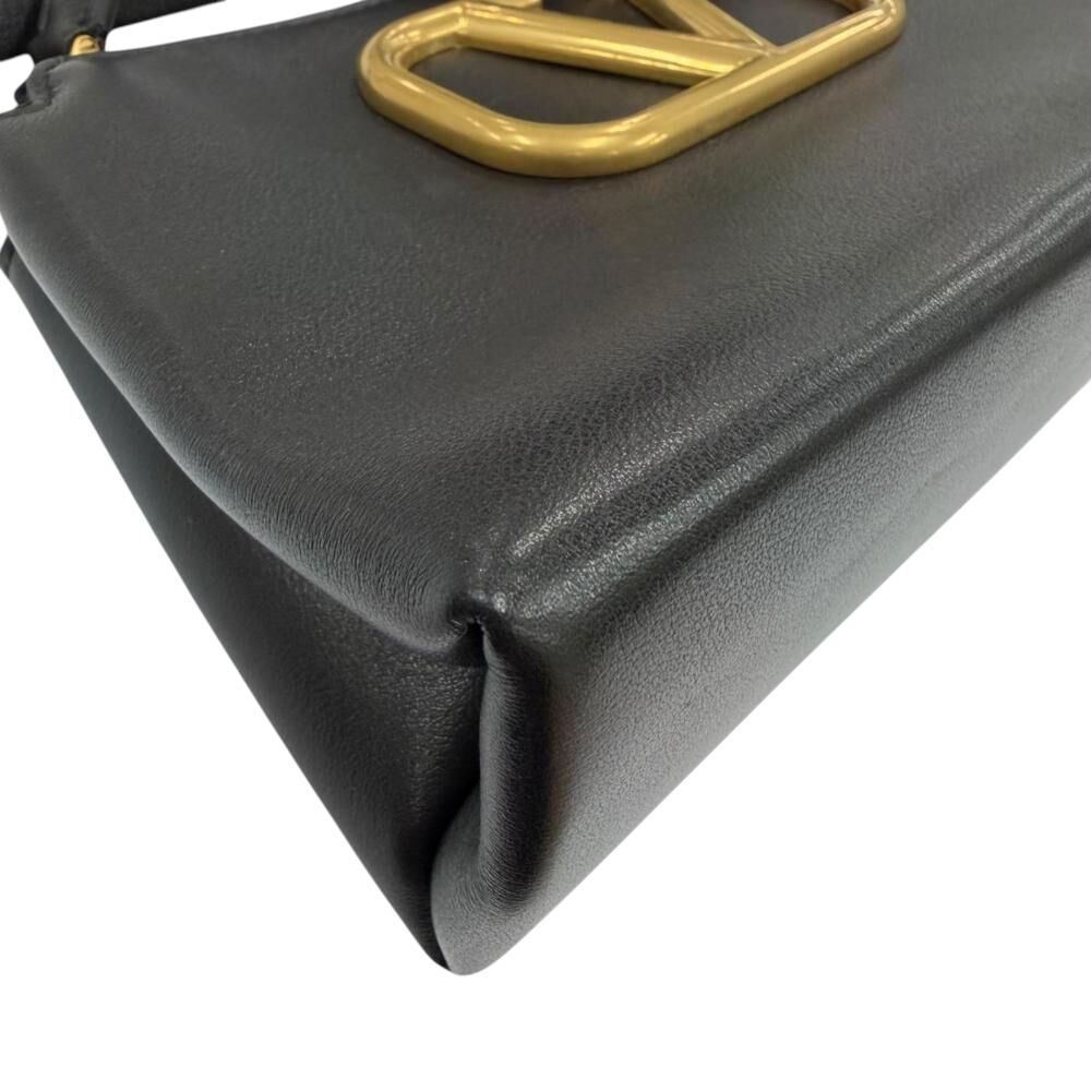 Valentino Pouch