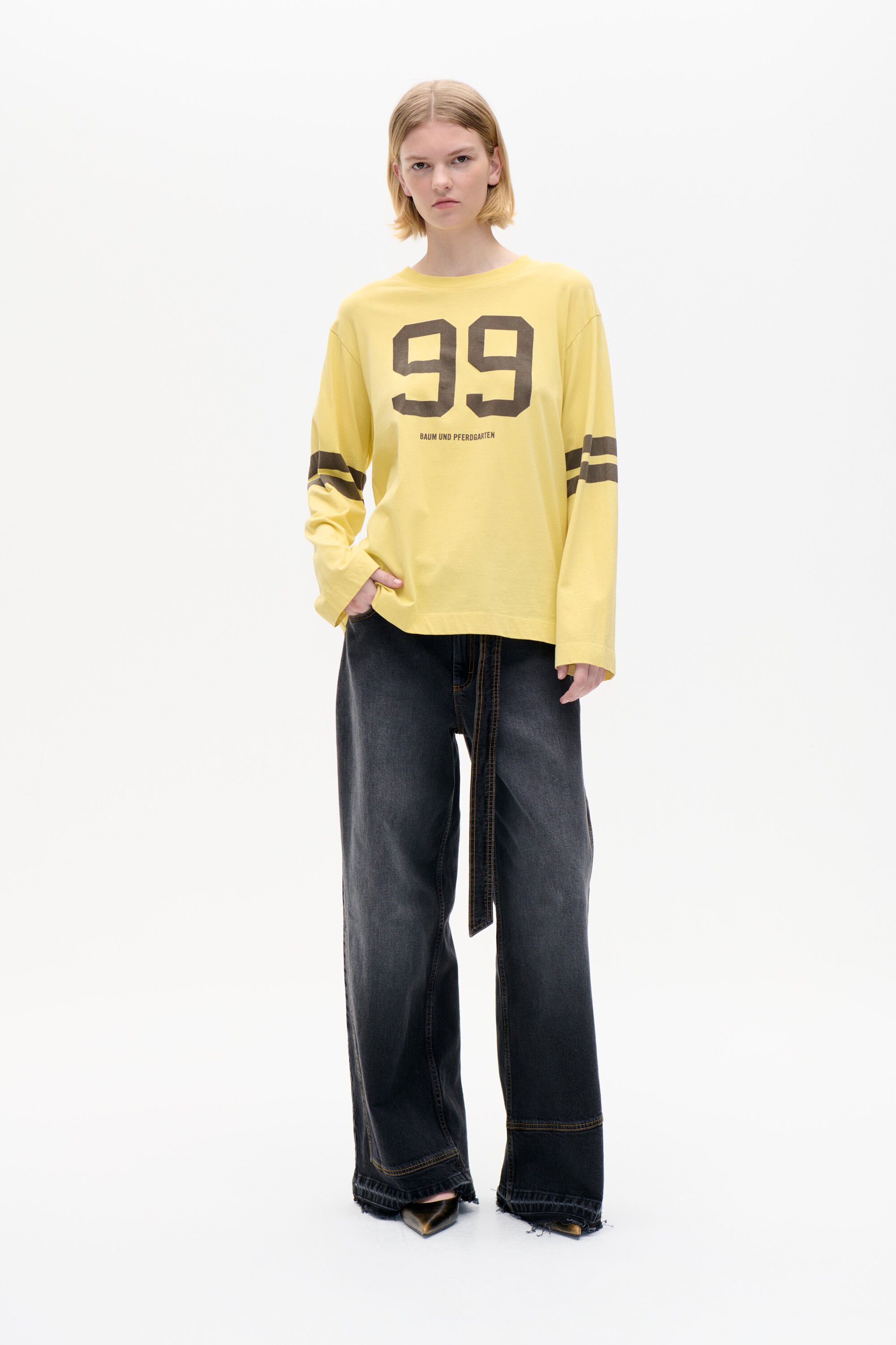 JEEVONA T-Shirt