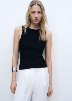 Sleeveless fitted knitted top