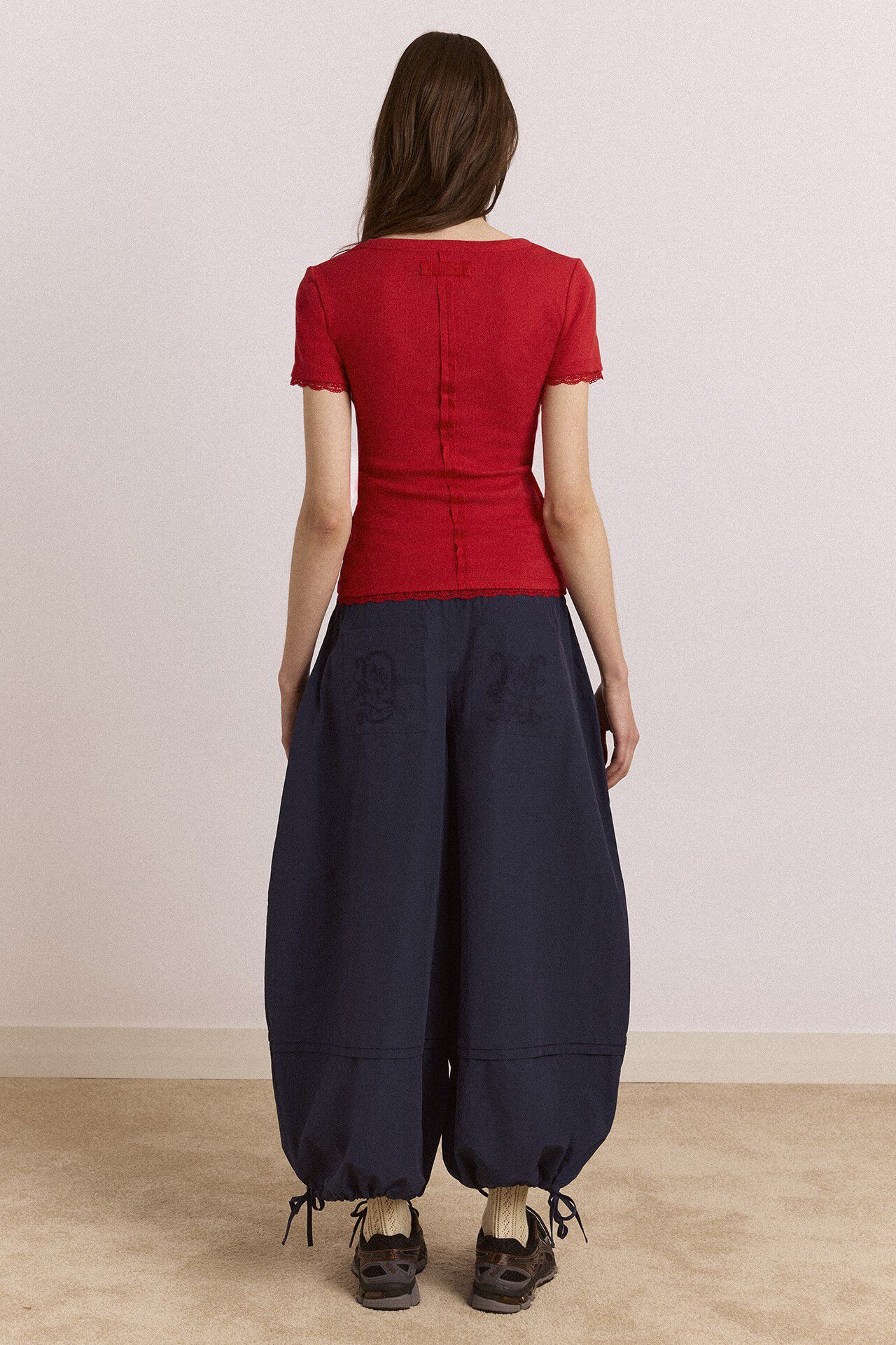 PAIGE V-NECK TEE - RED