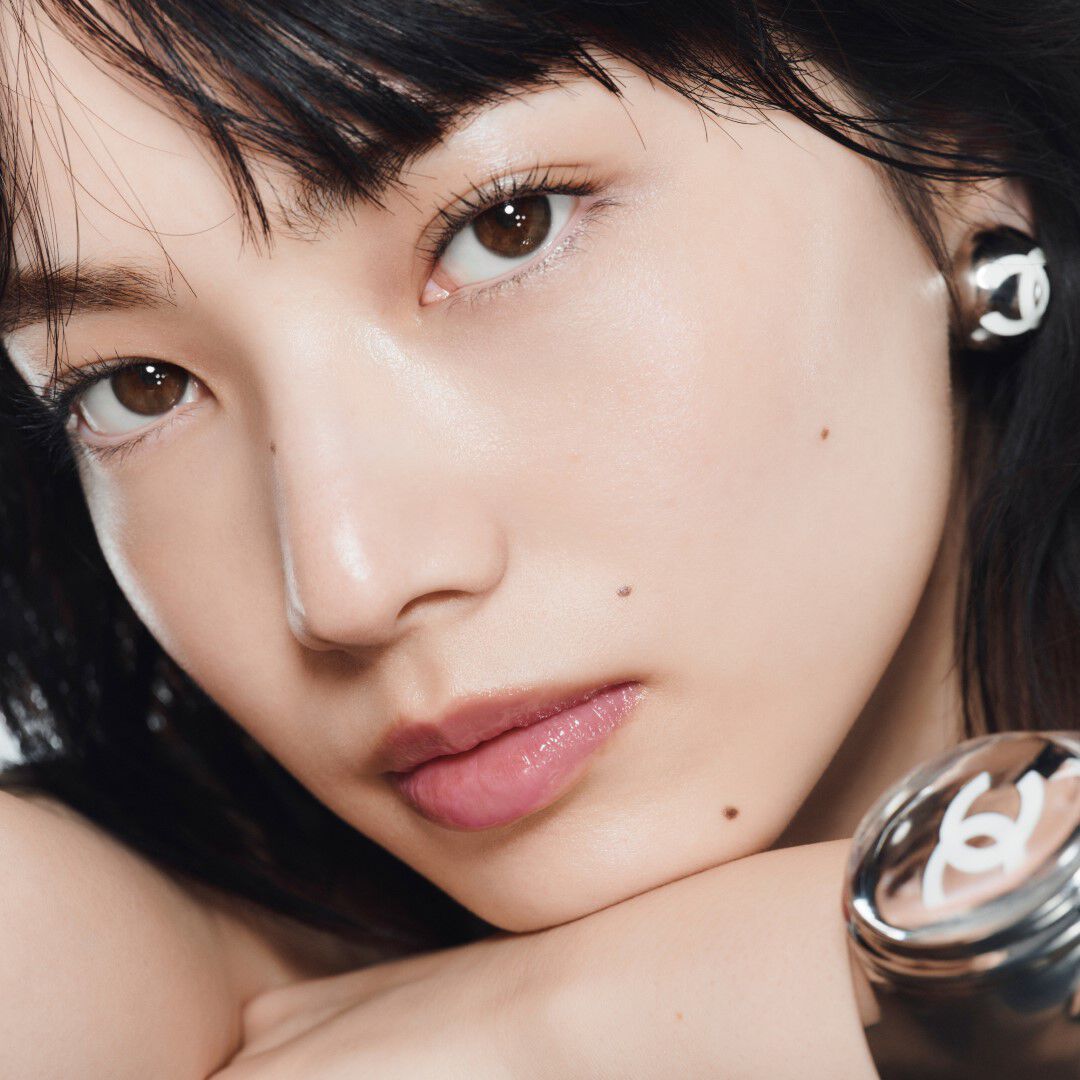 LYSNENDE, ENSARTENDE OG BEROLIGENDE SERUM