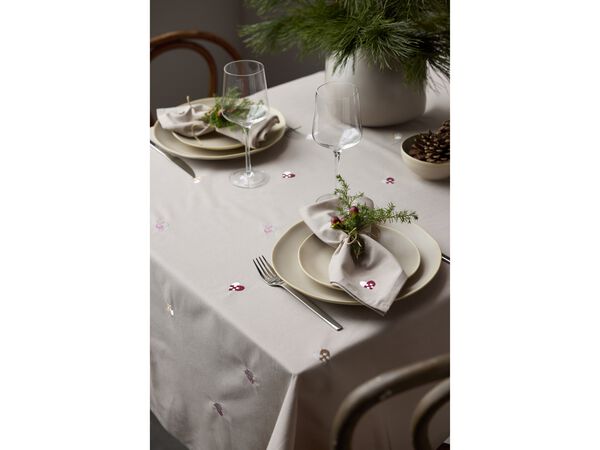 Juledug 140x320 Christmas Hearts Embroidery Rose