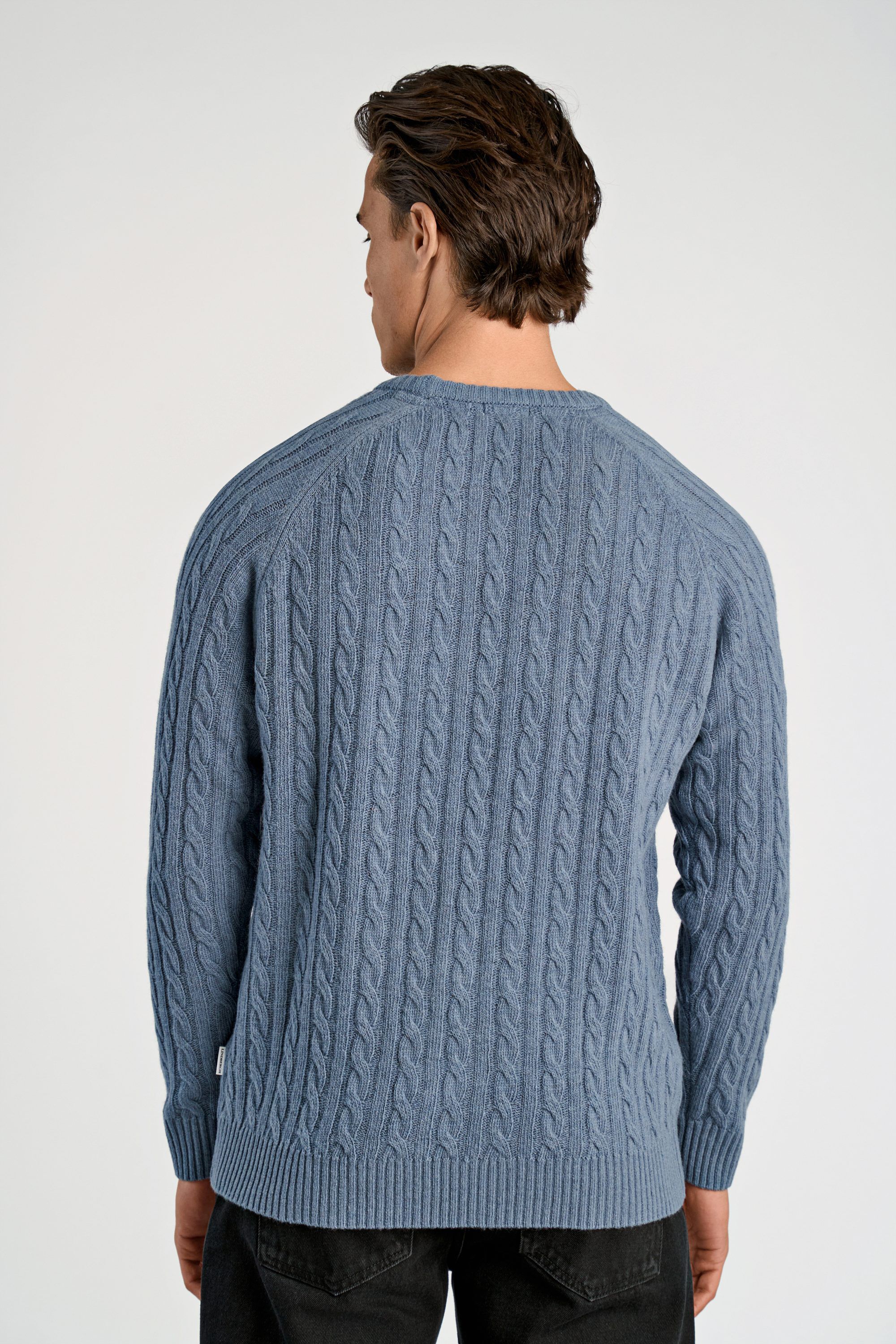 Lambswool raglan cable o-neck