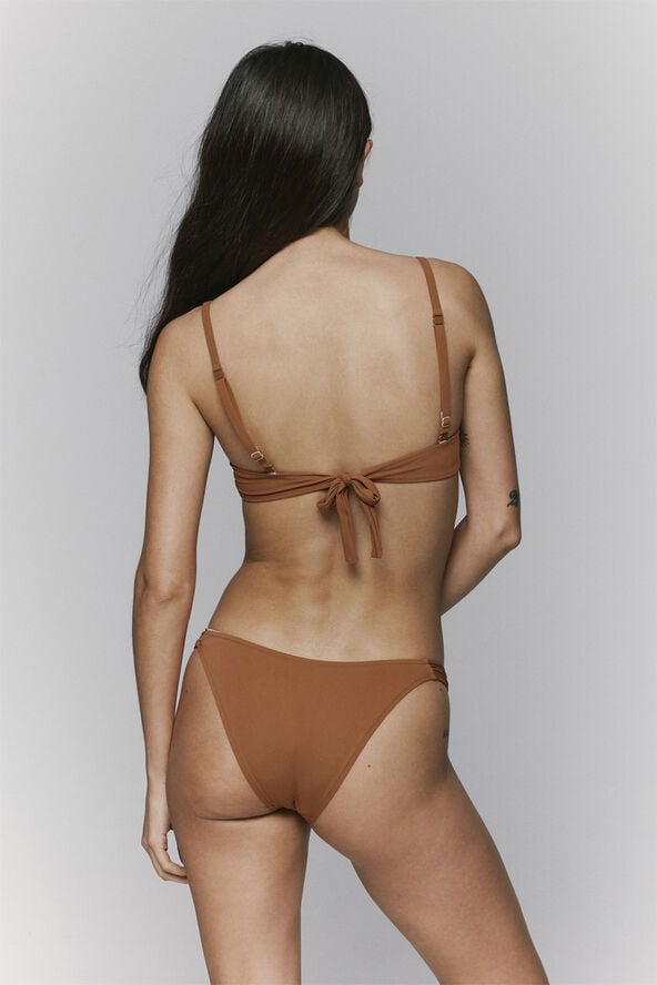 Lita bikinitrusser brasiliansk