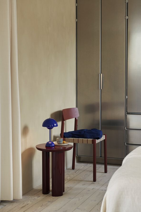 Flowerpot Portable Lamp VP9, Cobalt Blue, Magnetic Charger