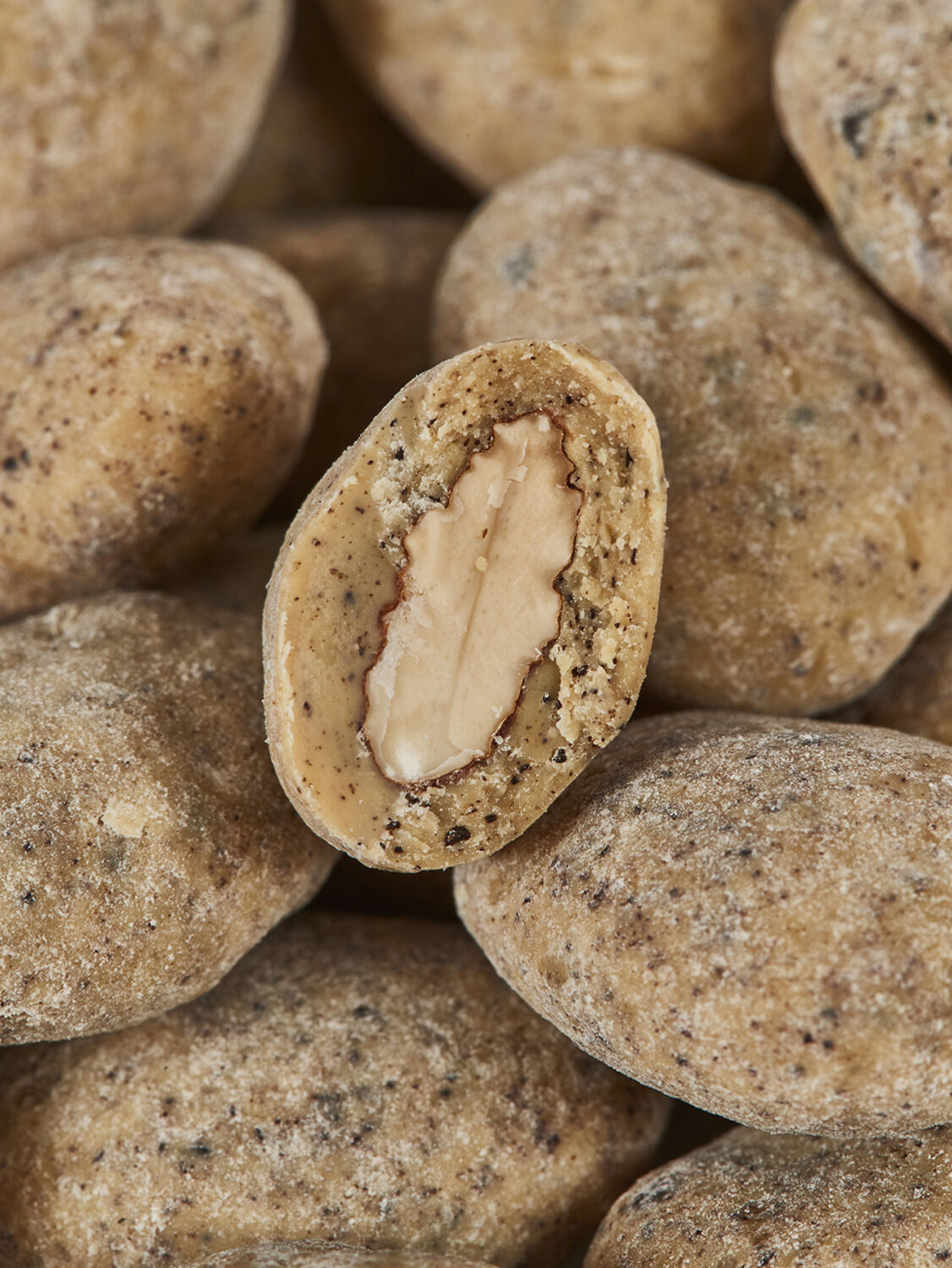 Liquorice Drag&eacute;e