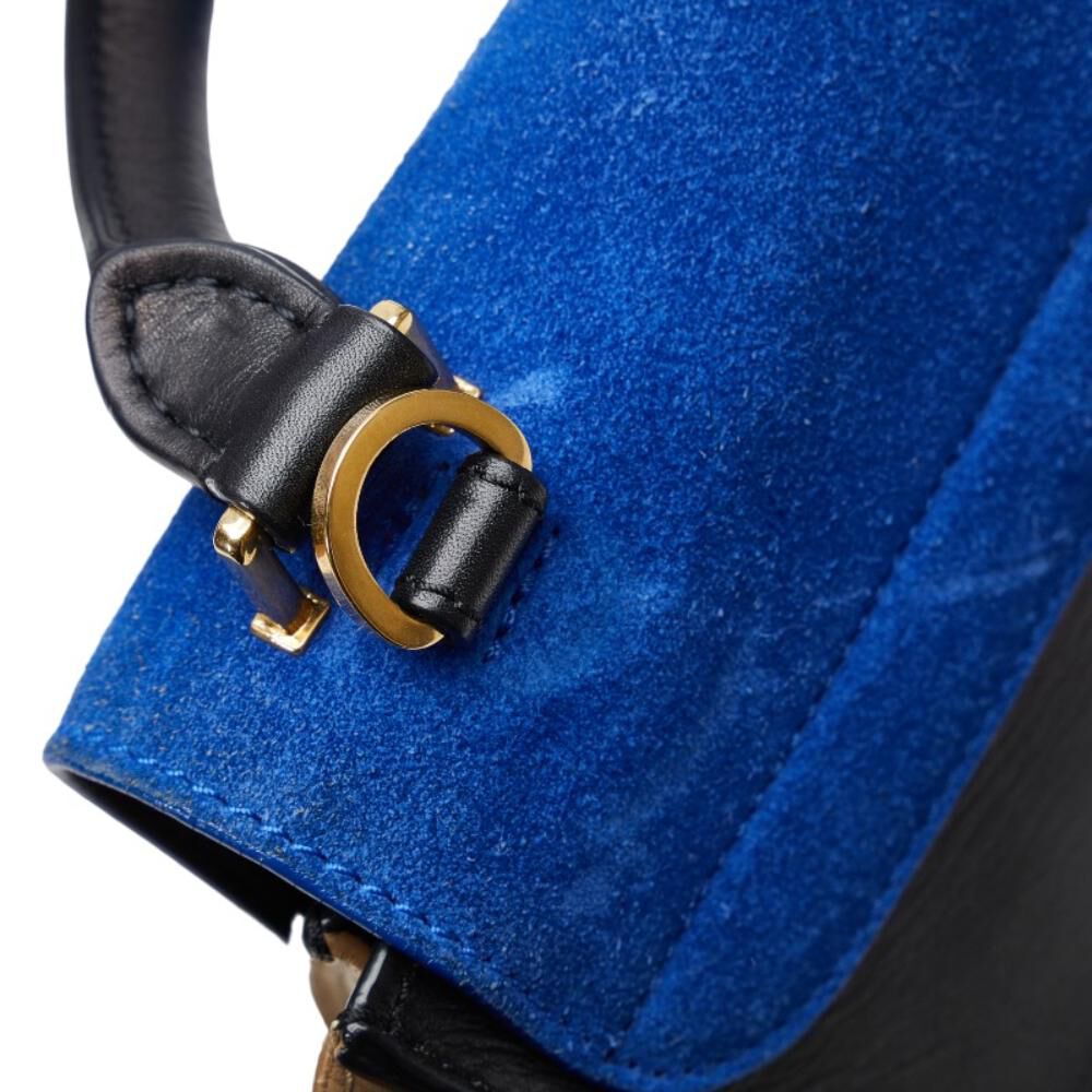 C&eacute;line Trapeze