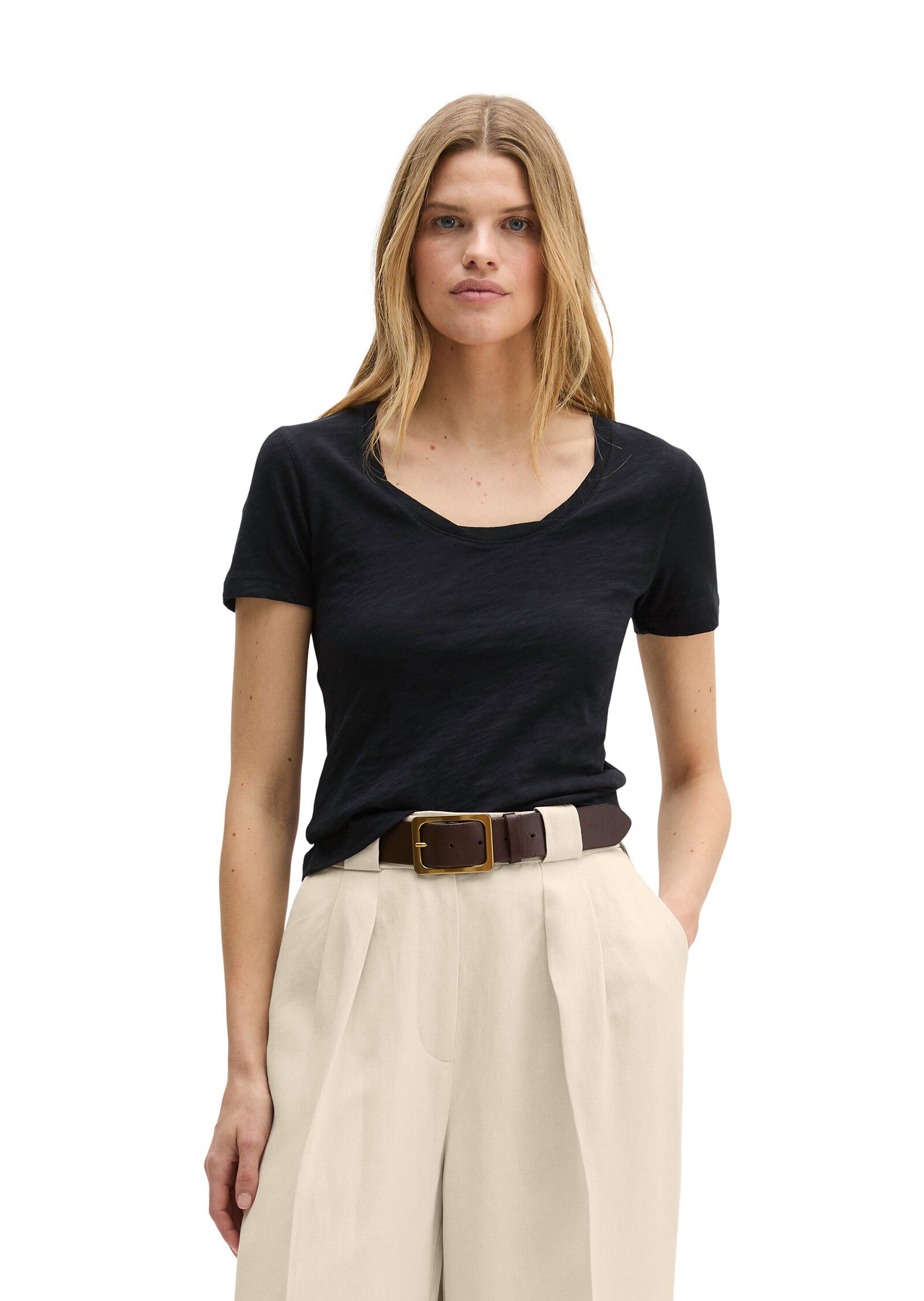 T-shirt, deep round neck twisted