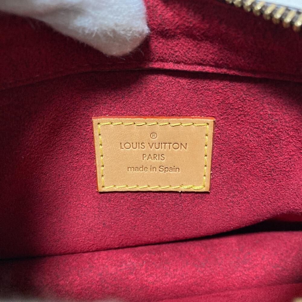 Louis Vuitton Shoulder Bags