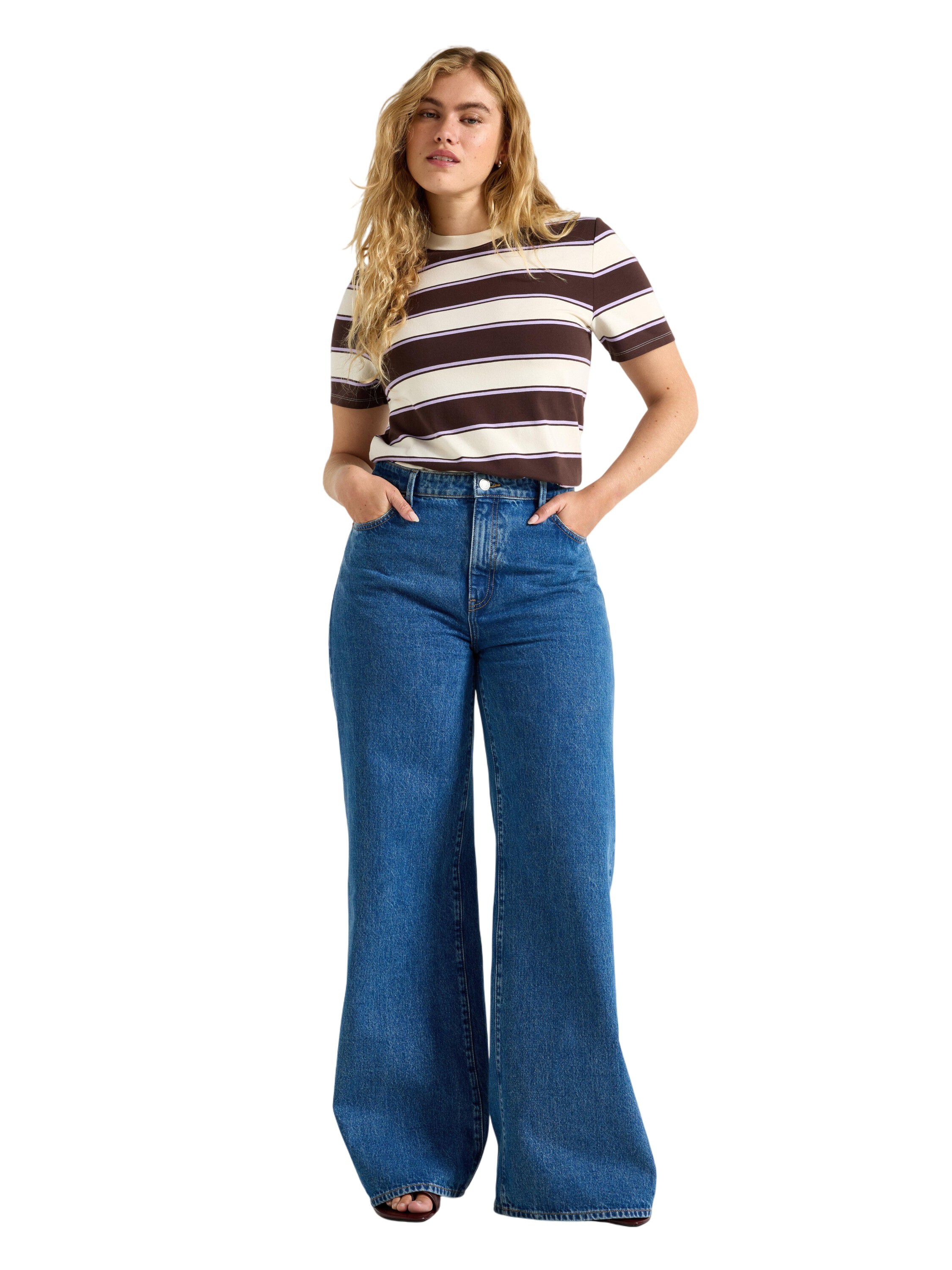 Stribet t-shirt i bl&oslash;d bomuld med l