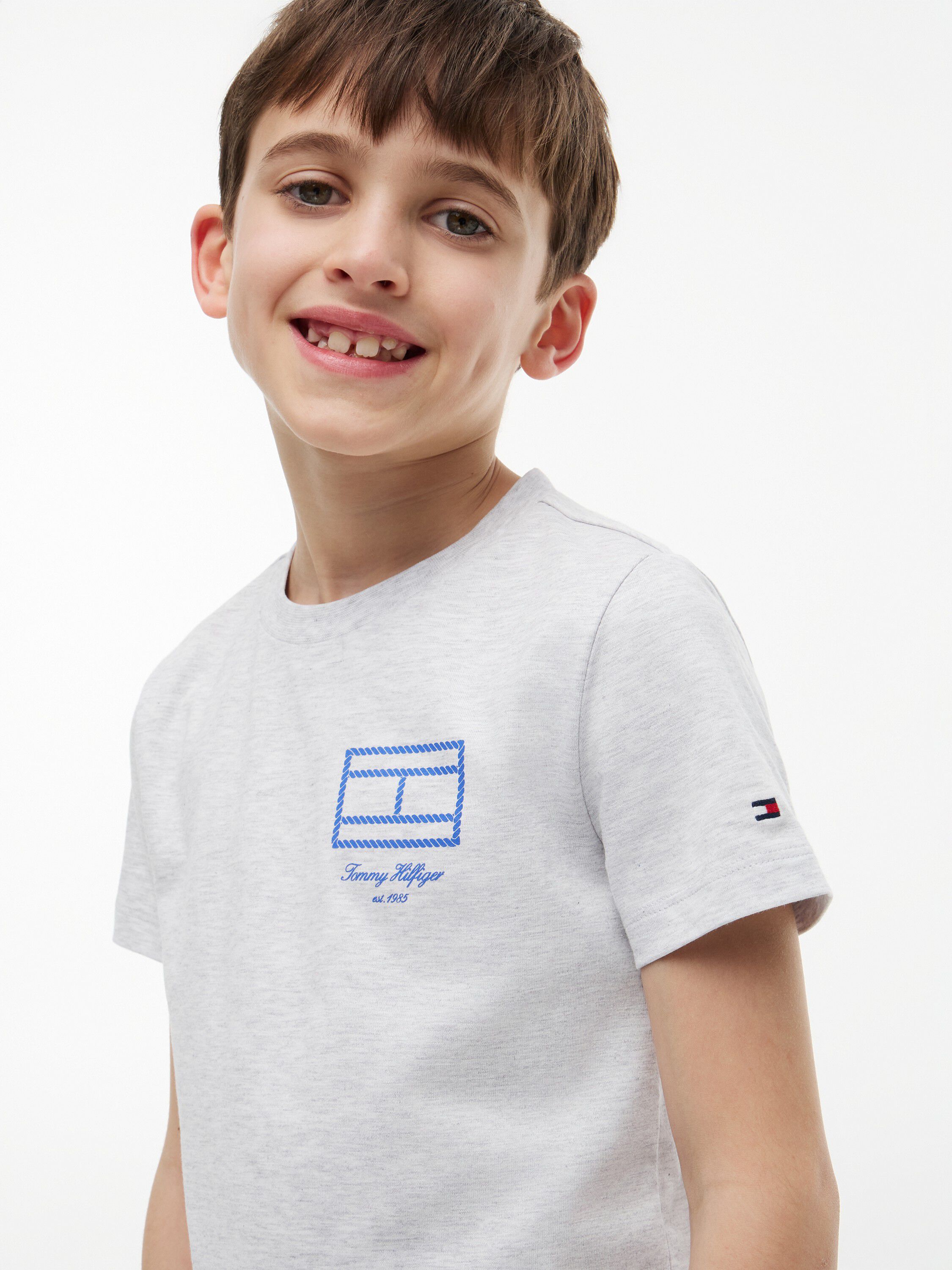 OUTLINE FLAG GRAPHIC T-SHIRT SS