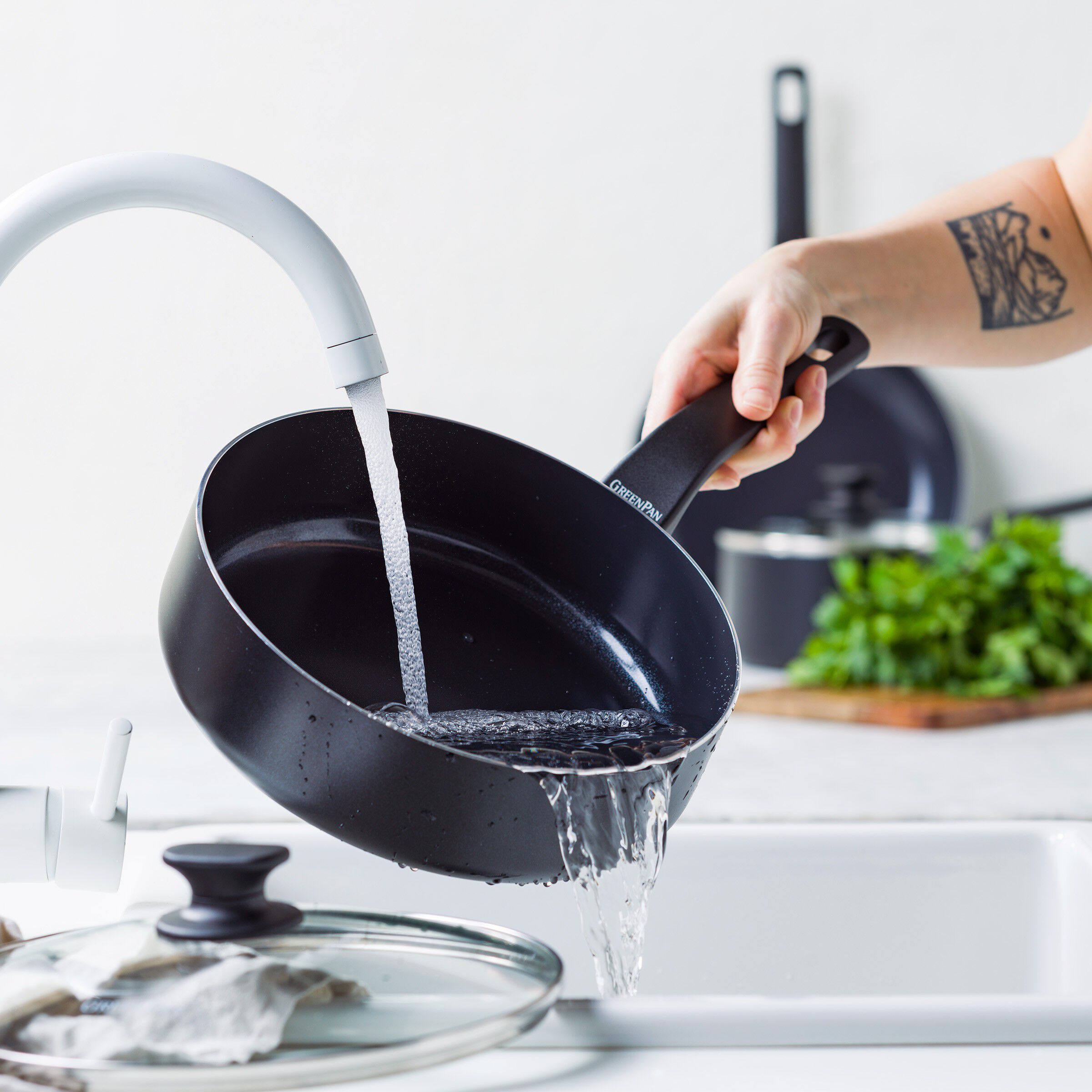 GP-ESSEN FBl Alu Perf-ind cvd skill 24cm/3. 10L