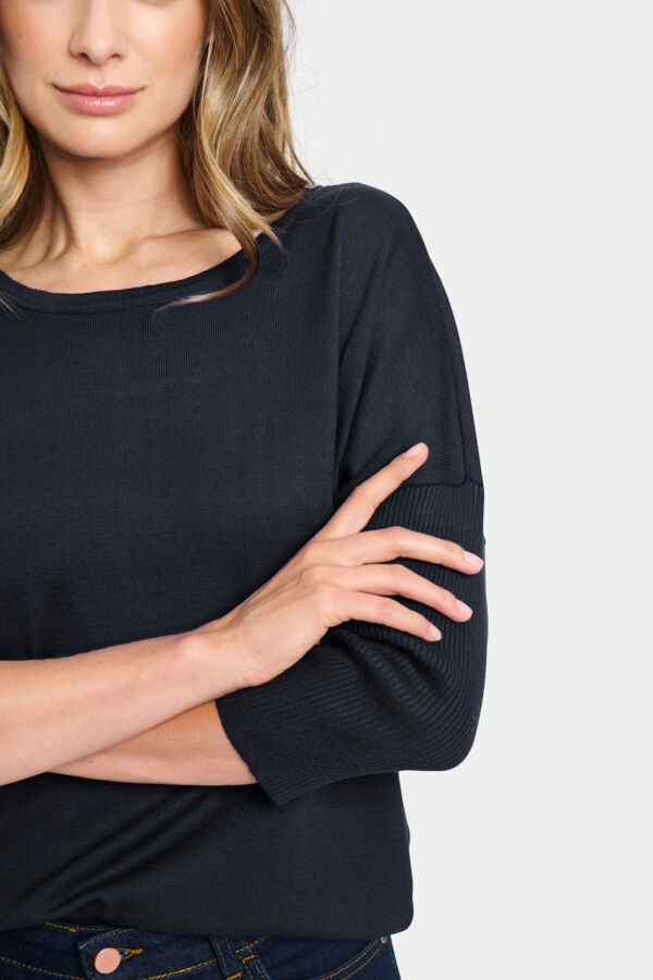 A2561, MilaSZ R-Neck Pullover