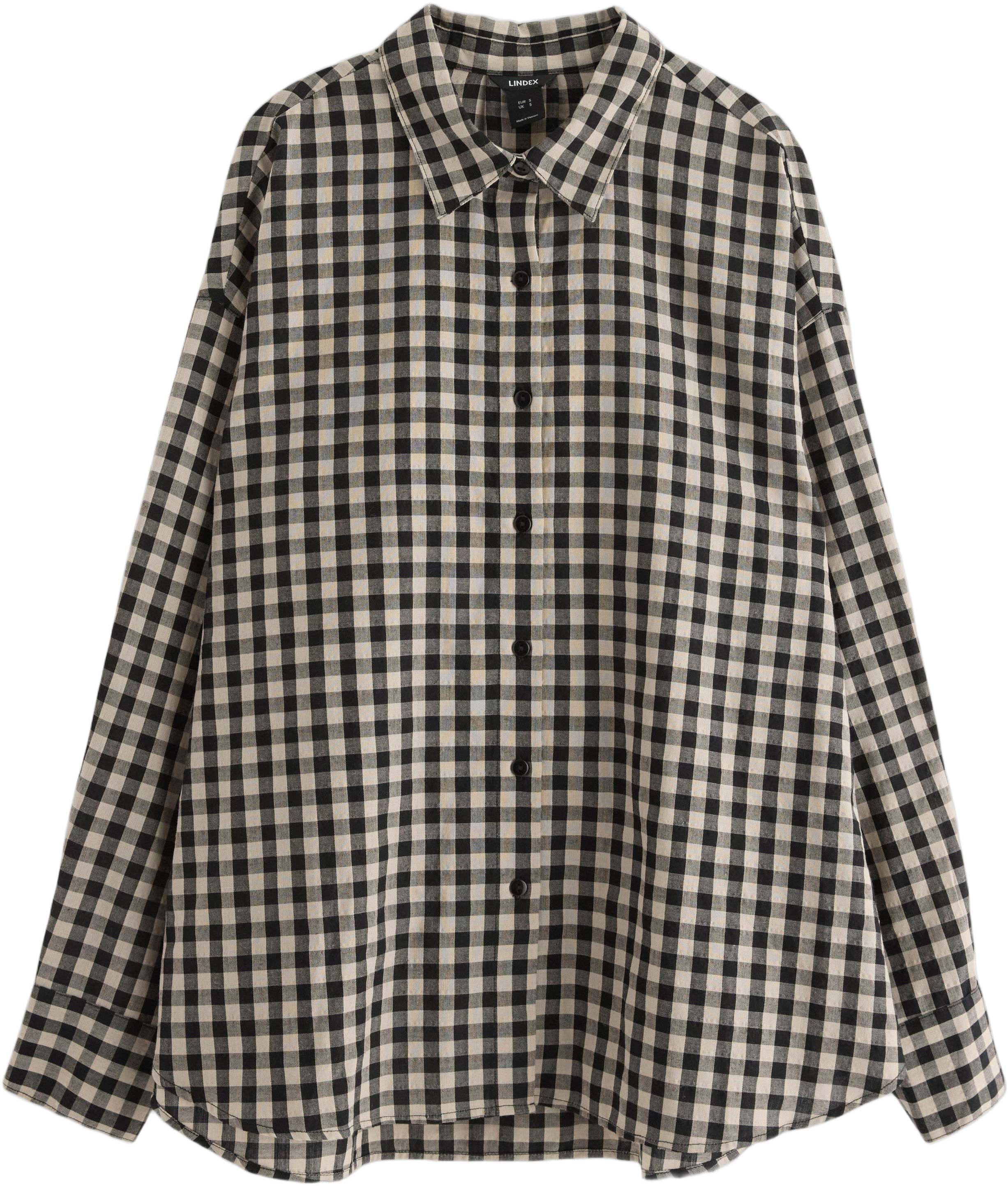 V&aelig;vet skjorte med en afslappet pas