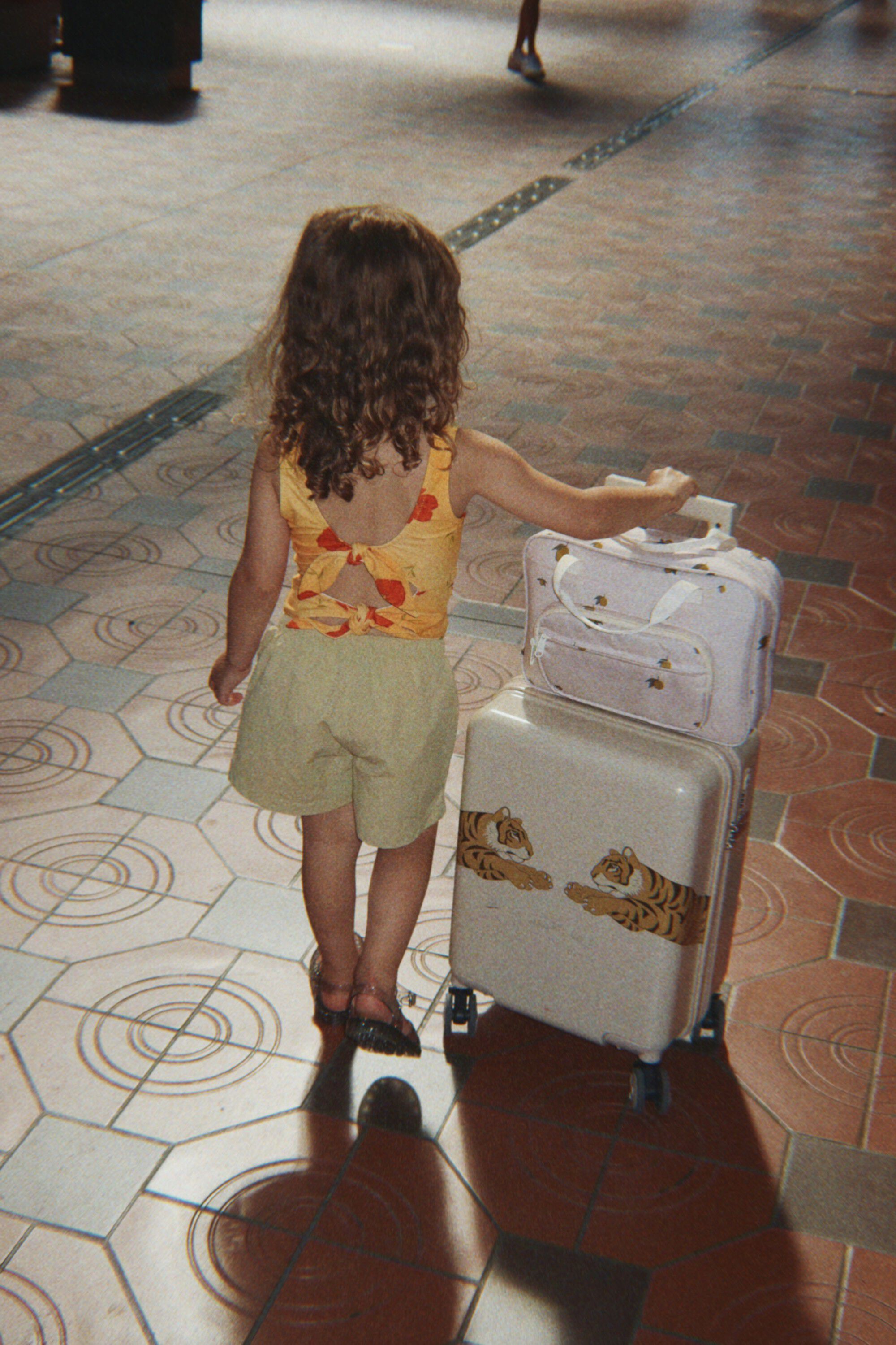 HOLIDAY ESSENTIALS BAG