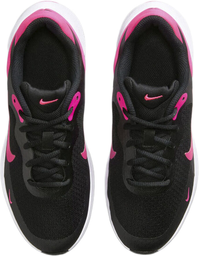 Revolution 7 sneakers