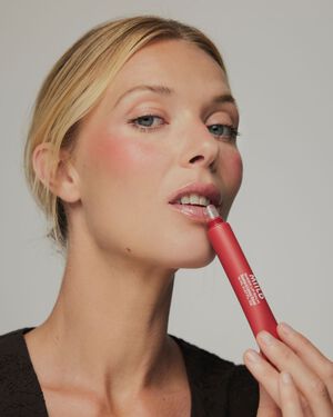 Sheer Lip Balm 02 Berry Beam