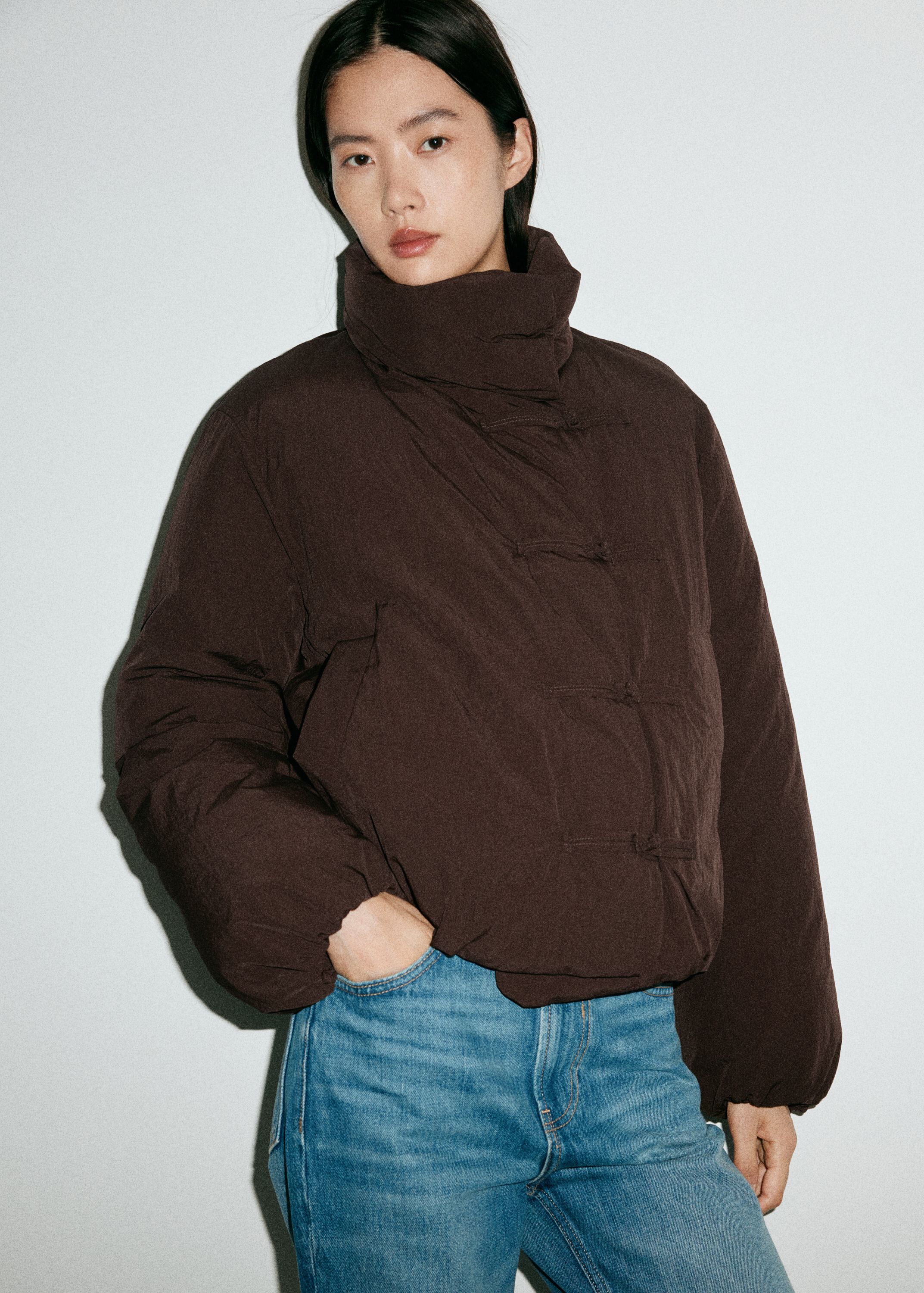 Padded anorak with toggle fastening