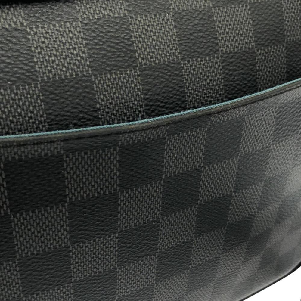 Louis Vuitton Shoulder Bags