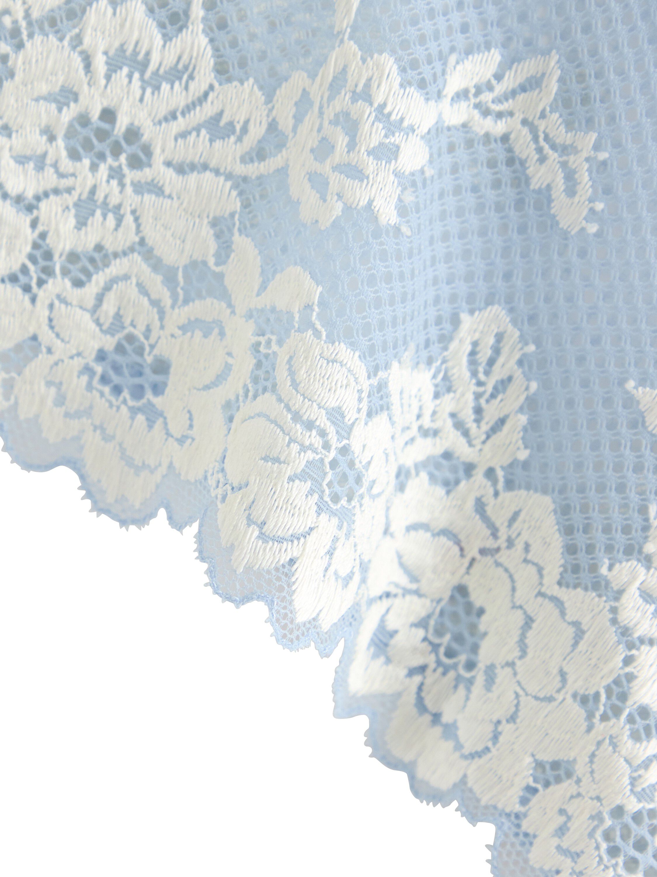 Braziliantrosor i spets med normalh