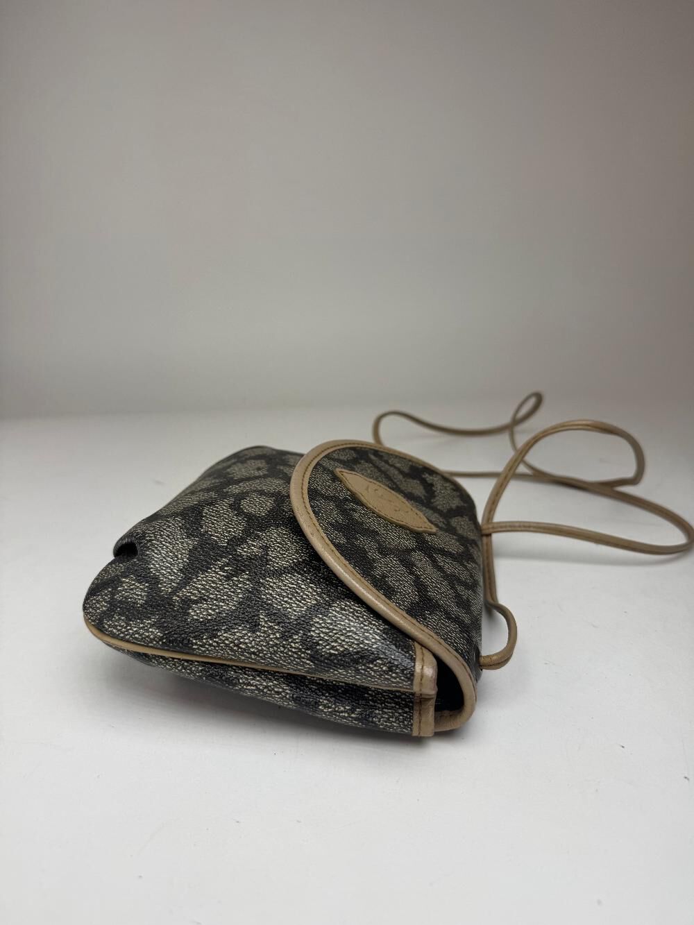 Yves Saint Laurent Shoulder Bag