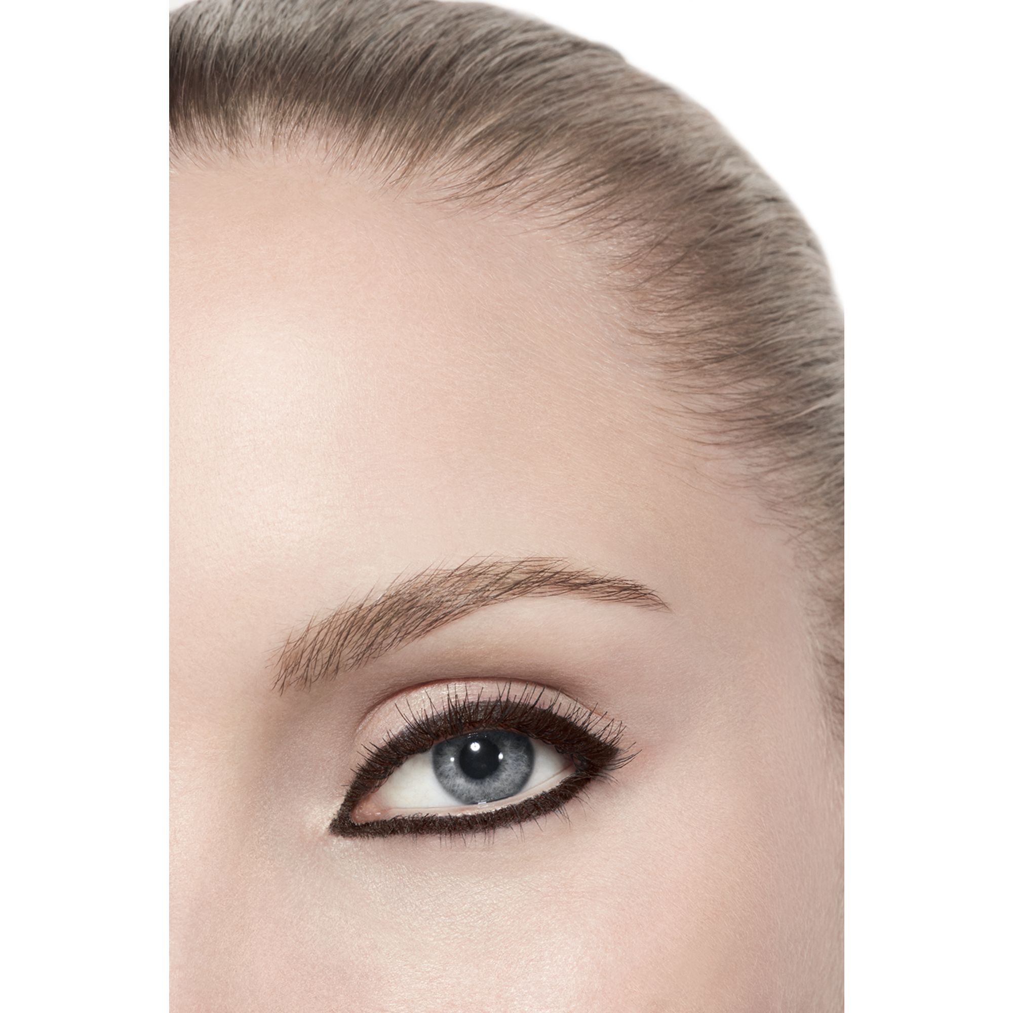 &Oslash;JENPEN, EYELINER OG KOHL, HOLDER I LANG TID