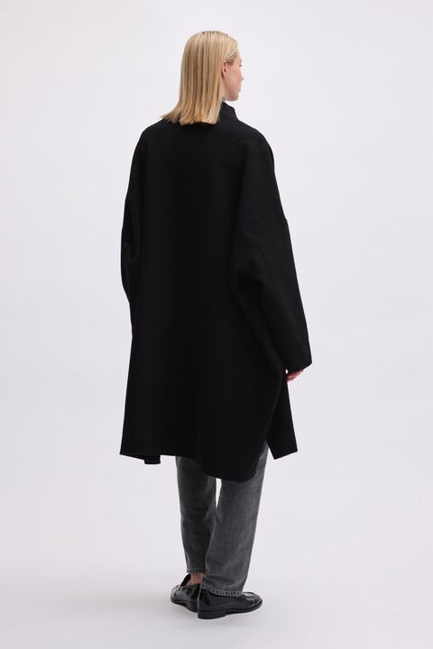 DRAPY WOOL COAT