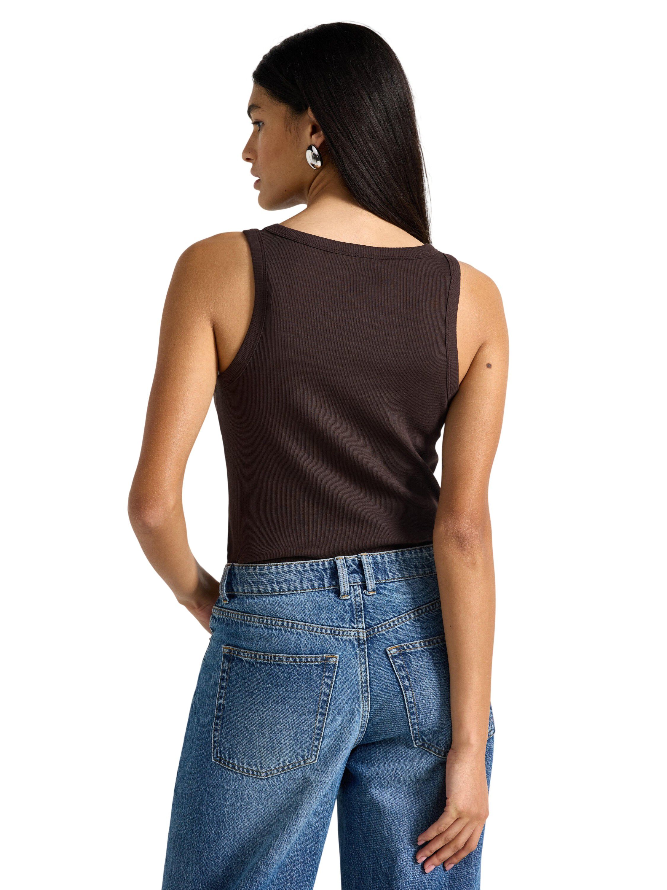 Ribbestrikket tanktop i myk og elas