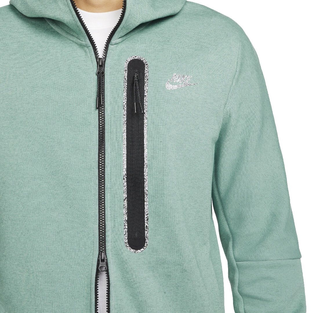 sportswear tech fleece