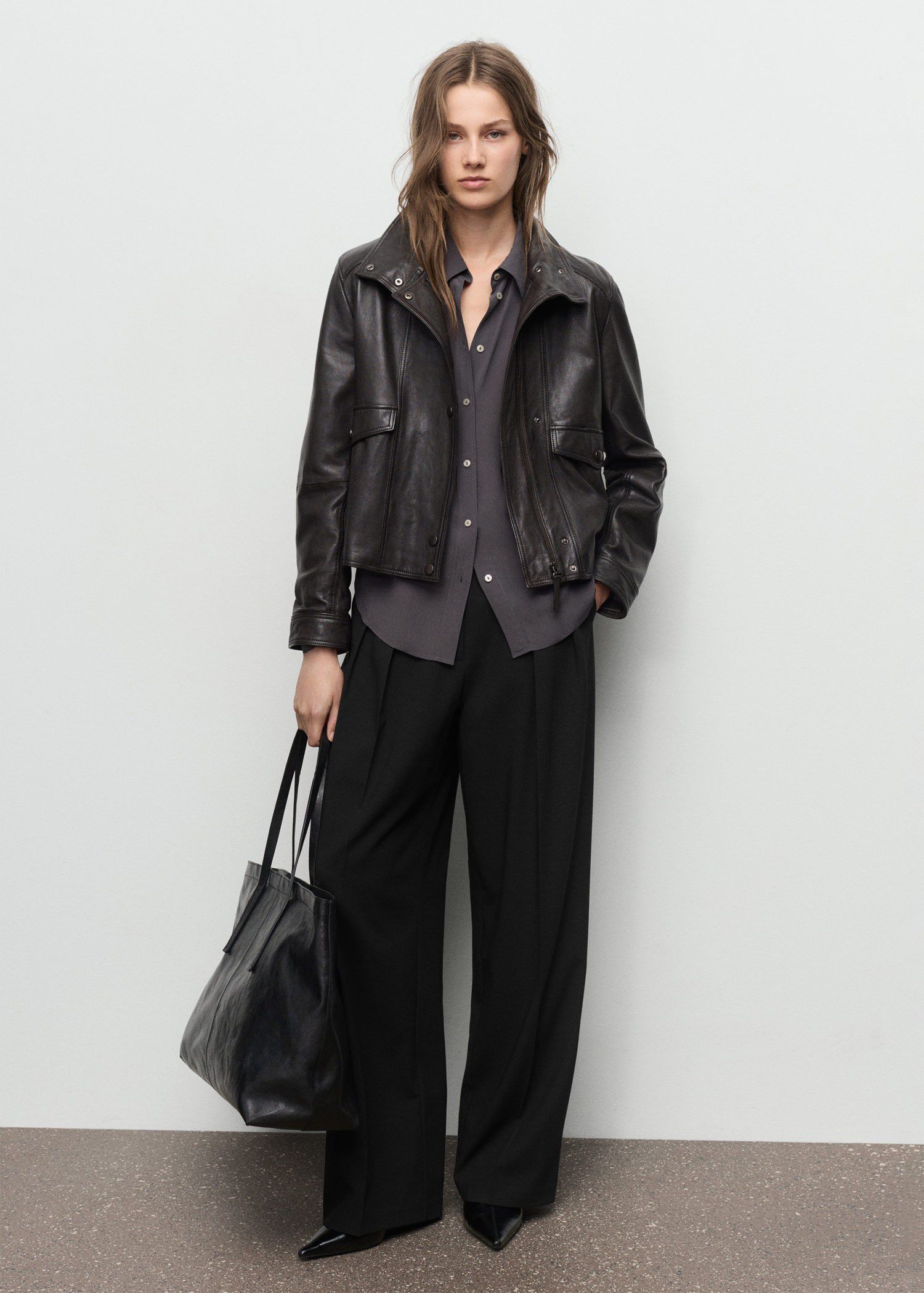 Wide-leg mid-rise pleated trousers